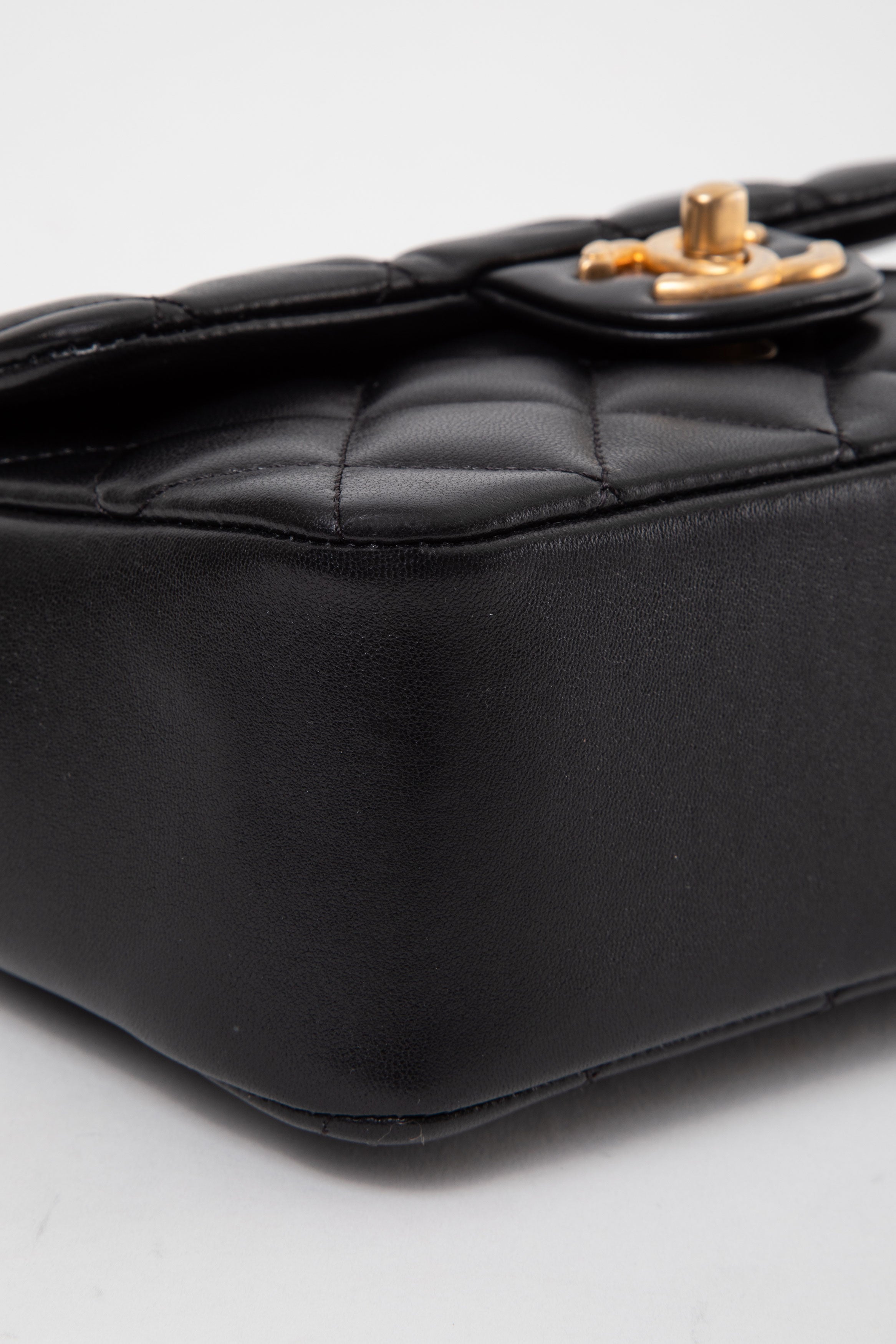 Pre-Owned Chanel 24P Black Lambskin Mini Square Flap Bag Chain Pearl