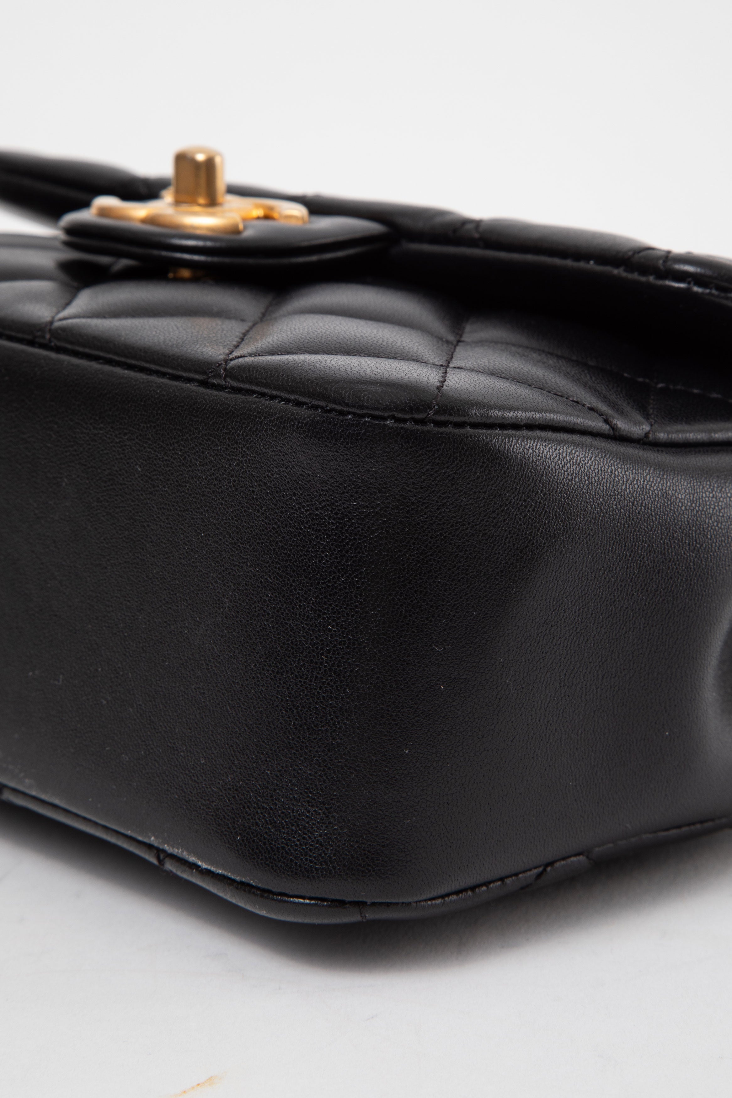 Pre-Owned Chanel 24P Black Lambskin Mini Square Flap Bag Chain Pearl