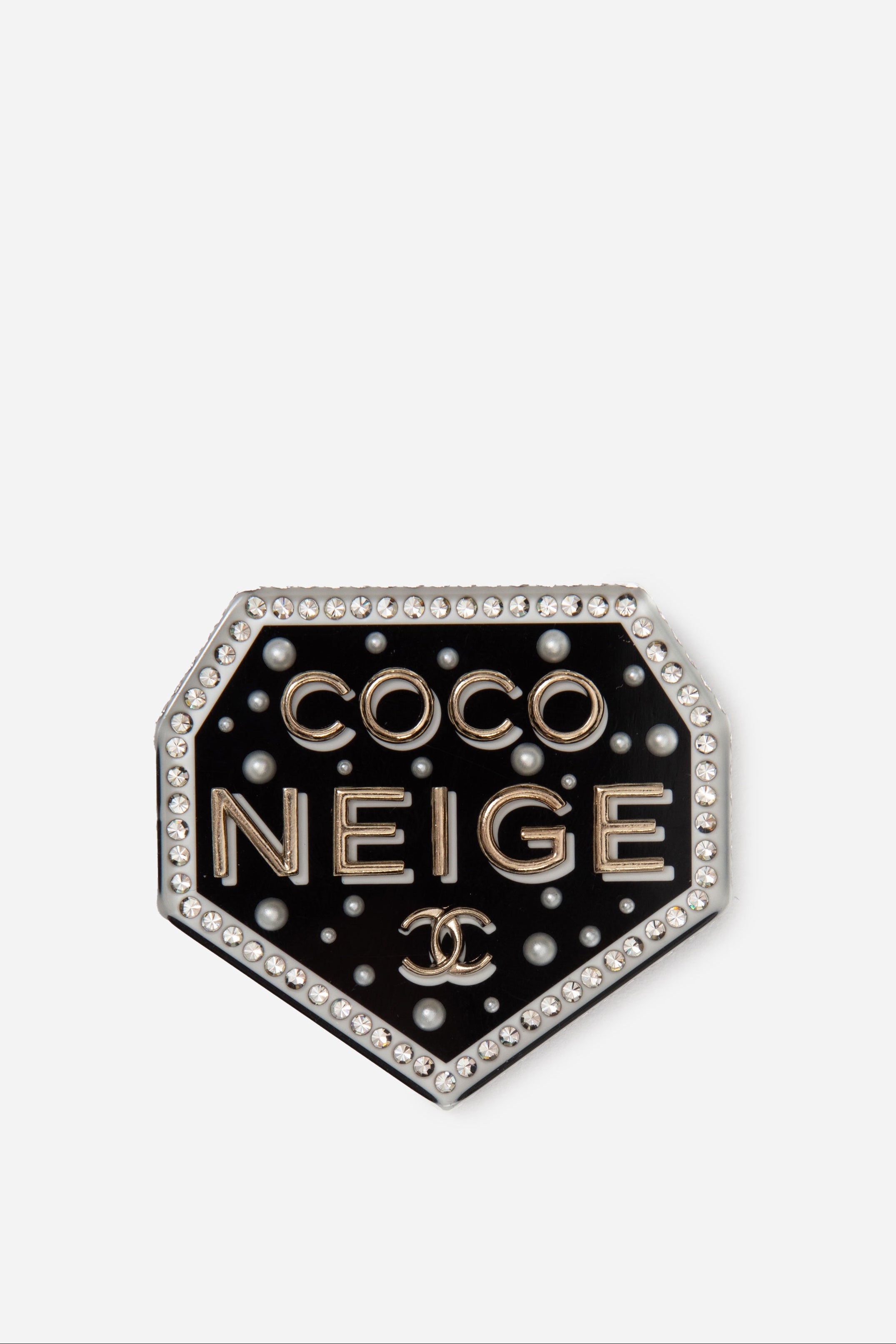 Pre-Owned Chanel 2018 Coco Neige Logo Brooch