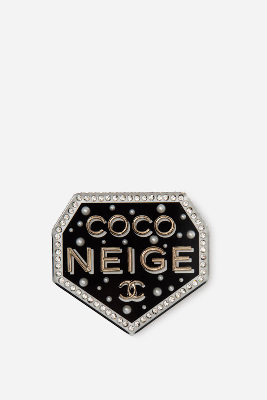 Pre-Owned Chanel 2018 Coco Neige Logo Brooch