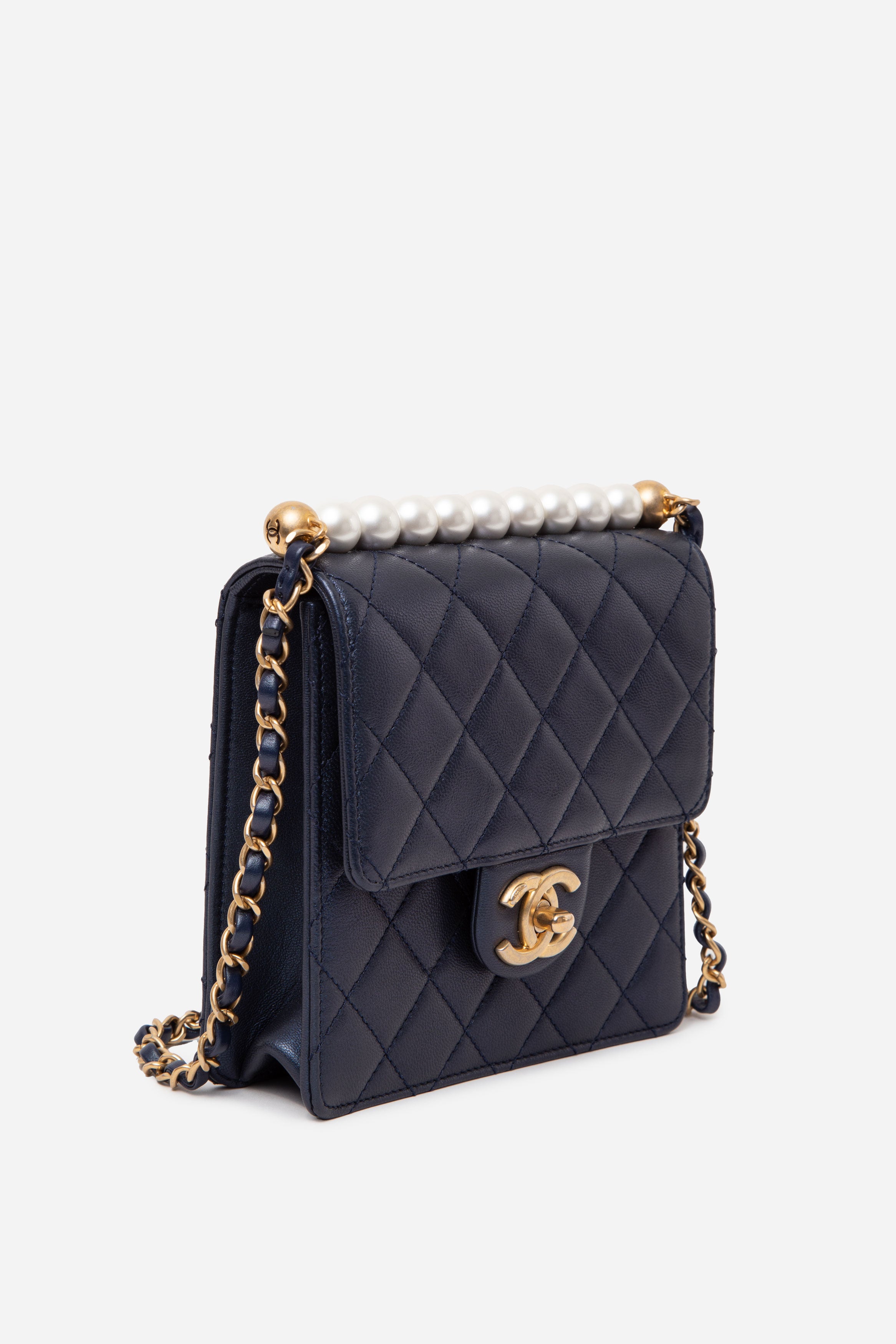 Pre-Owned Chanel 2019 Navy Lambskin Samll Pearl Flap Crossbody Bag