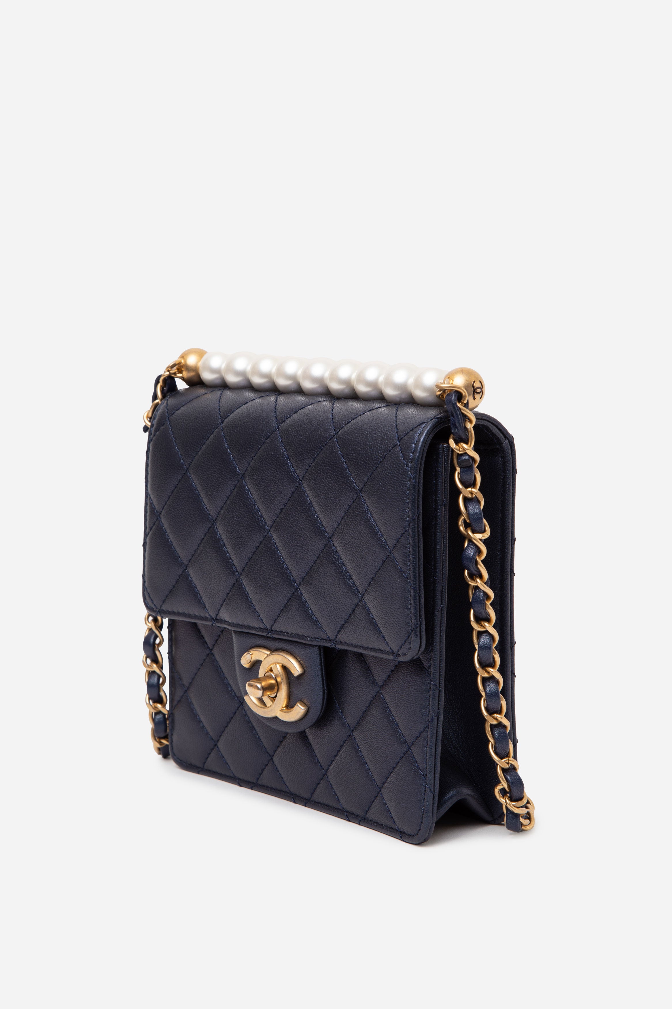 Pre-Owned Chanel 2019 Navy Lambskin Samll Pearl Flap Crossbody Bag