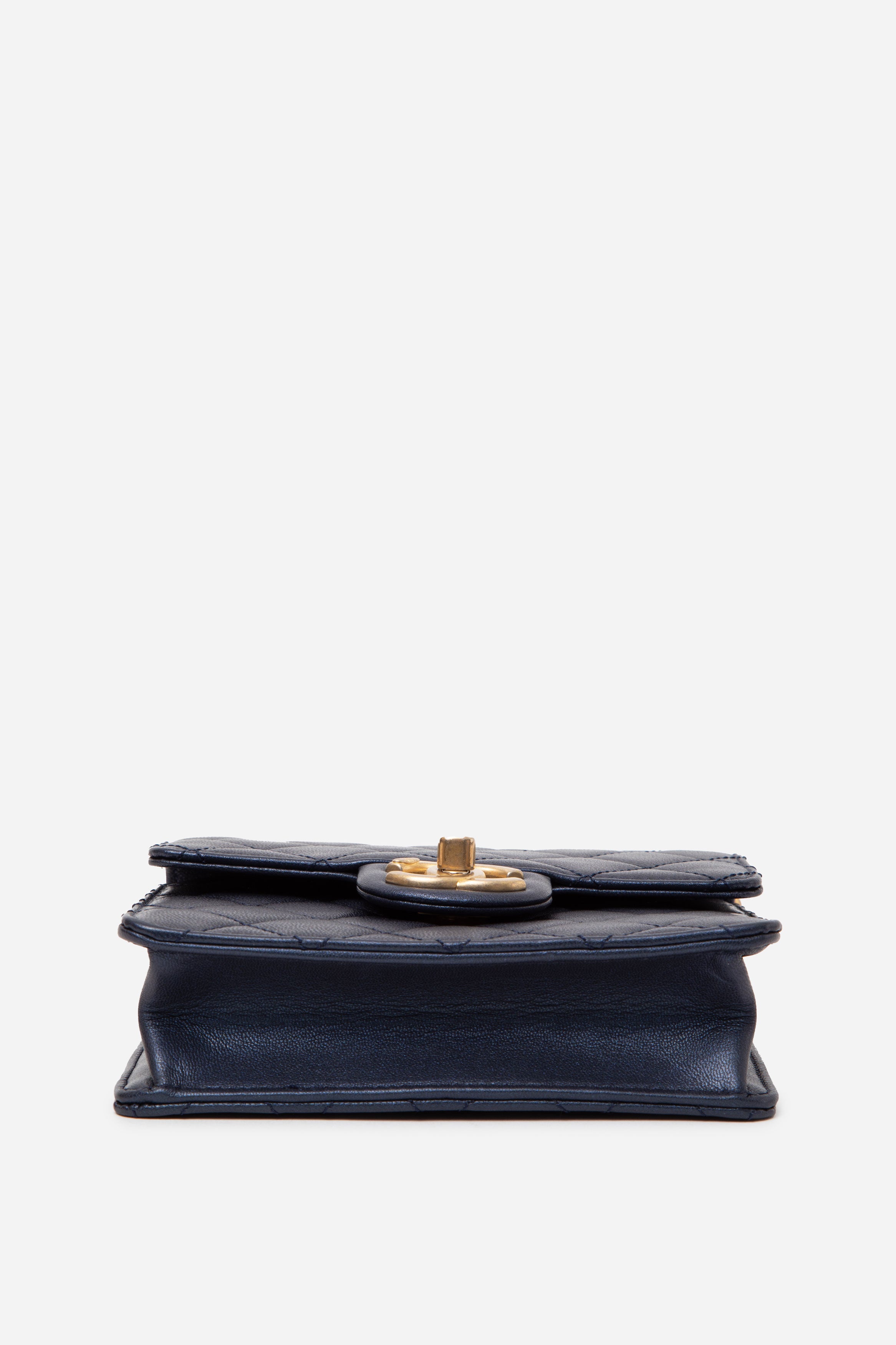 Pre-Owned Chanel 2019 Navy Lambskin Samll Pearl Flap Crossbody Bag