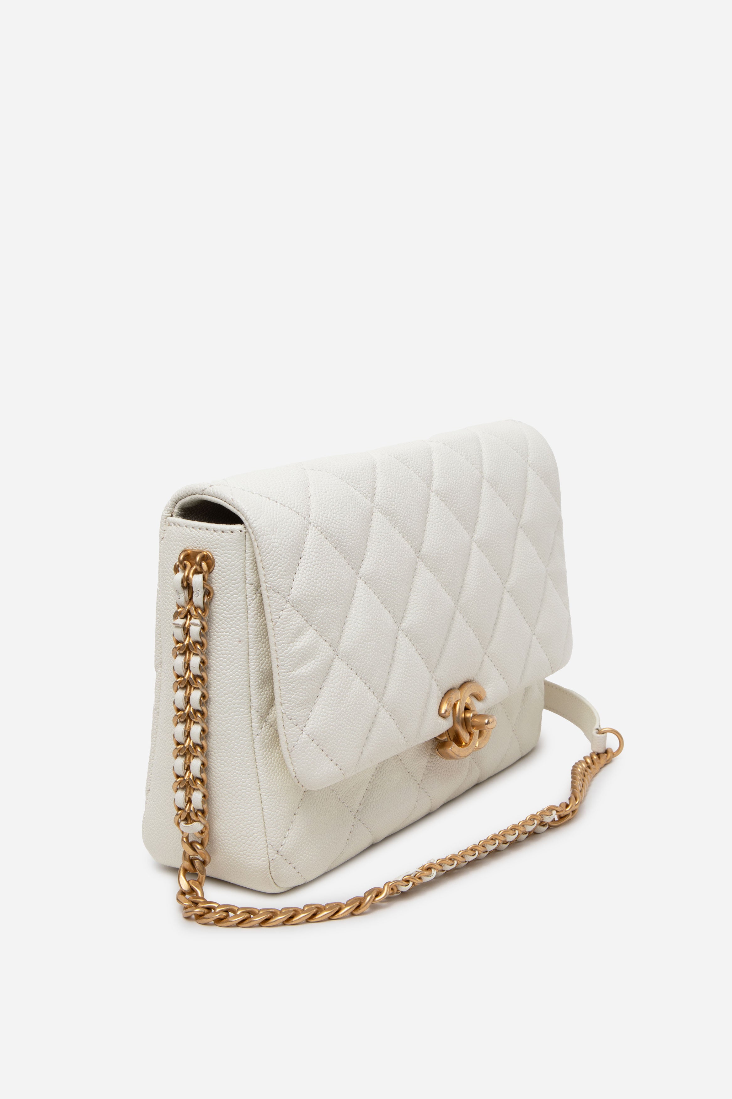 Pre-Owned Chanel White Caviar Quilted CC Flap Bag