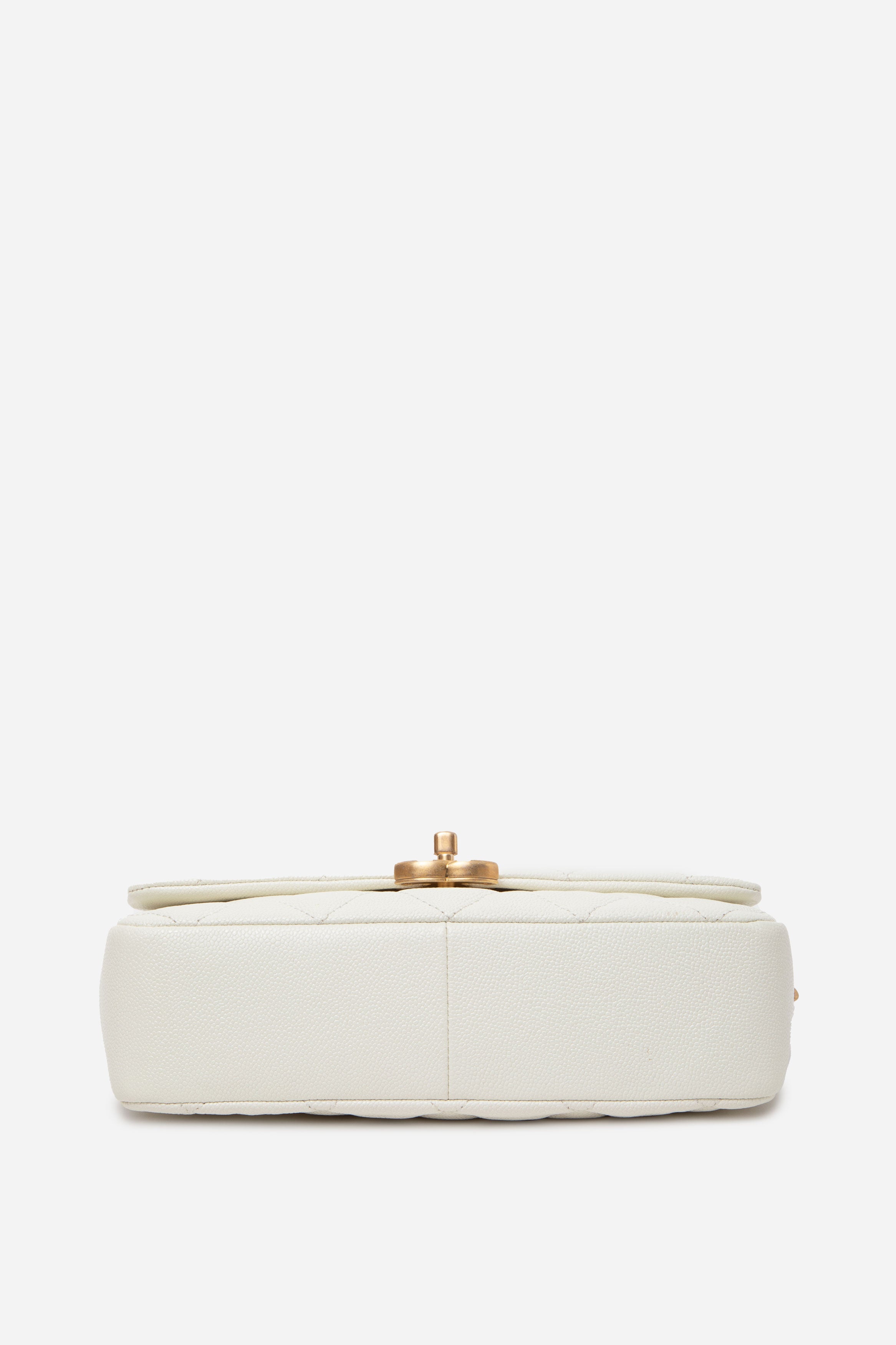 Pre-Owned Chanel White Caviar Quilted CC Flap Bag