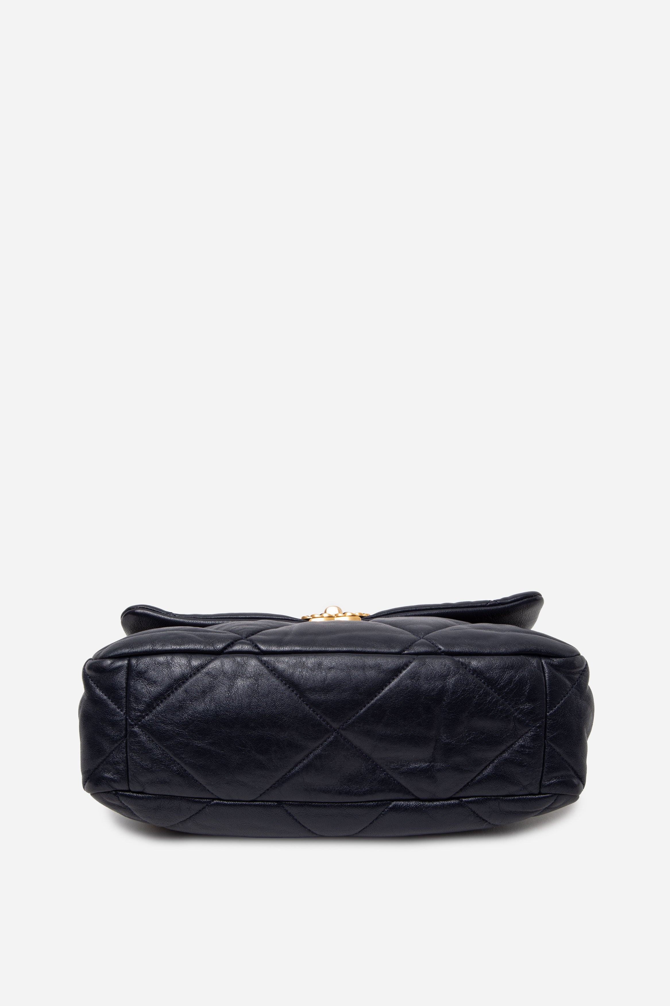 Pre-Owned CHANEL 2020 Navy Lambskin Medium 19 Hand Bag