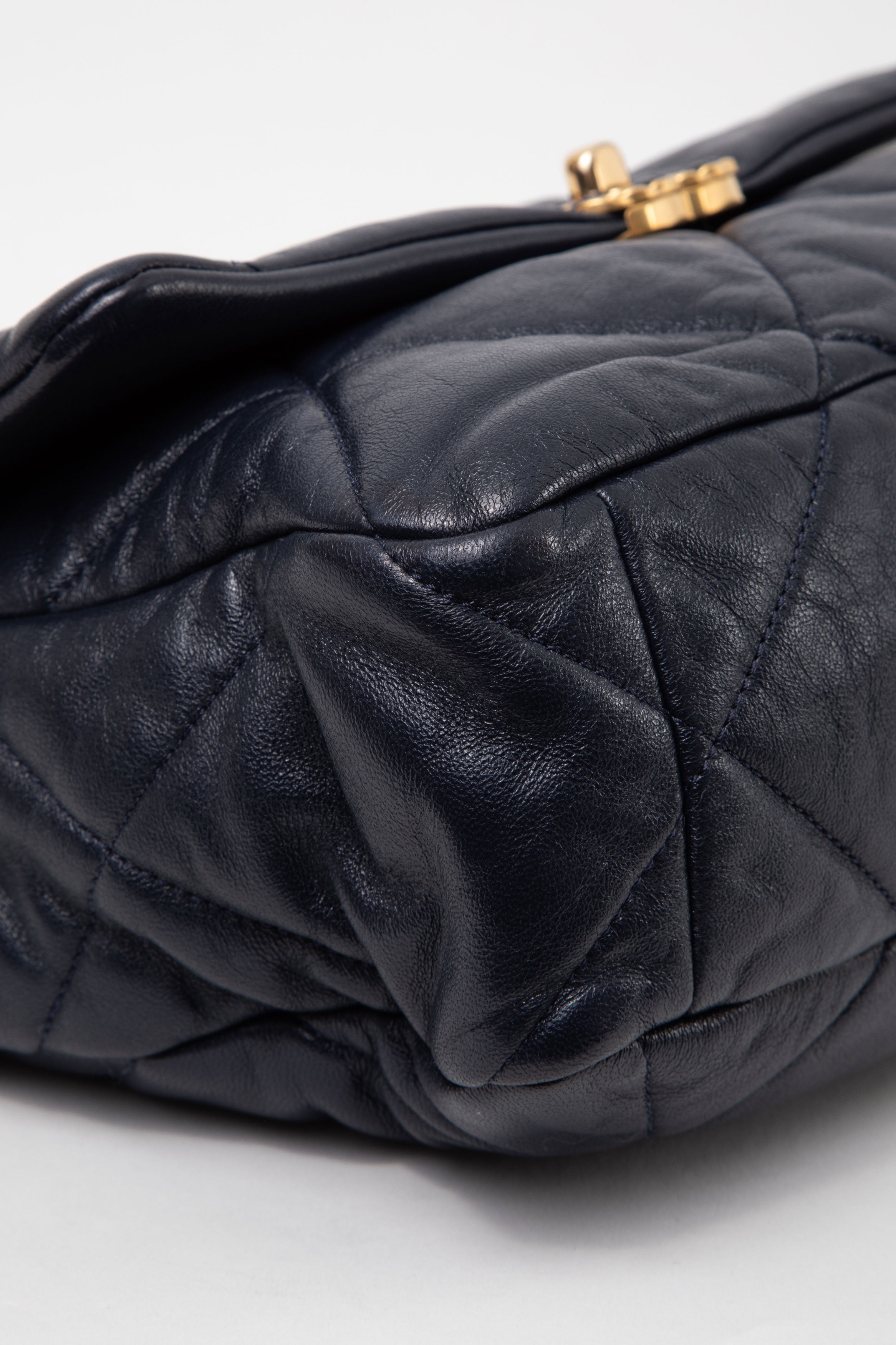 Pre-Owned CHANEL 2020 Navy Lambskin Medium 19 Hand Bag