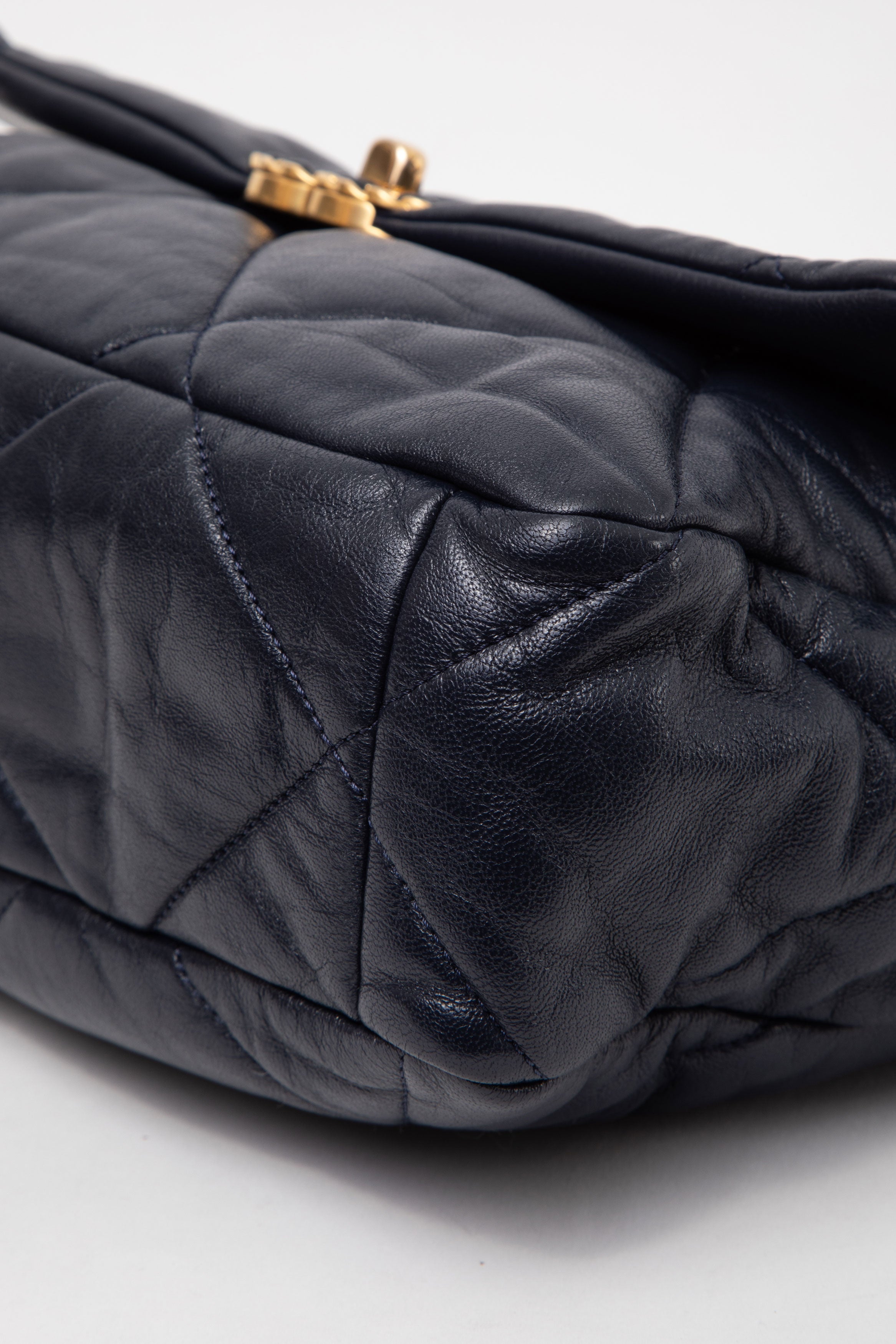 Pre-Owned CHANEL 2020 Navy Lambskin Medium 19 Hand Bag