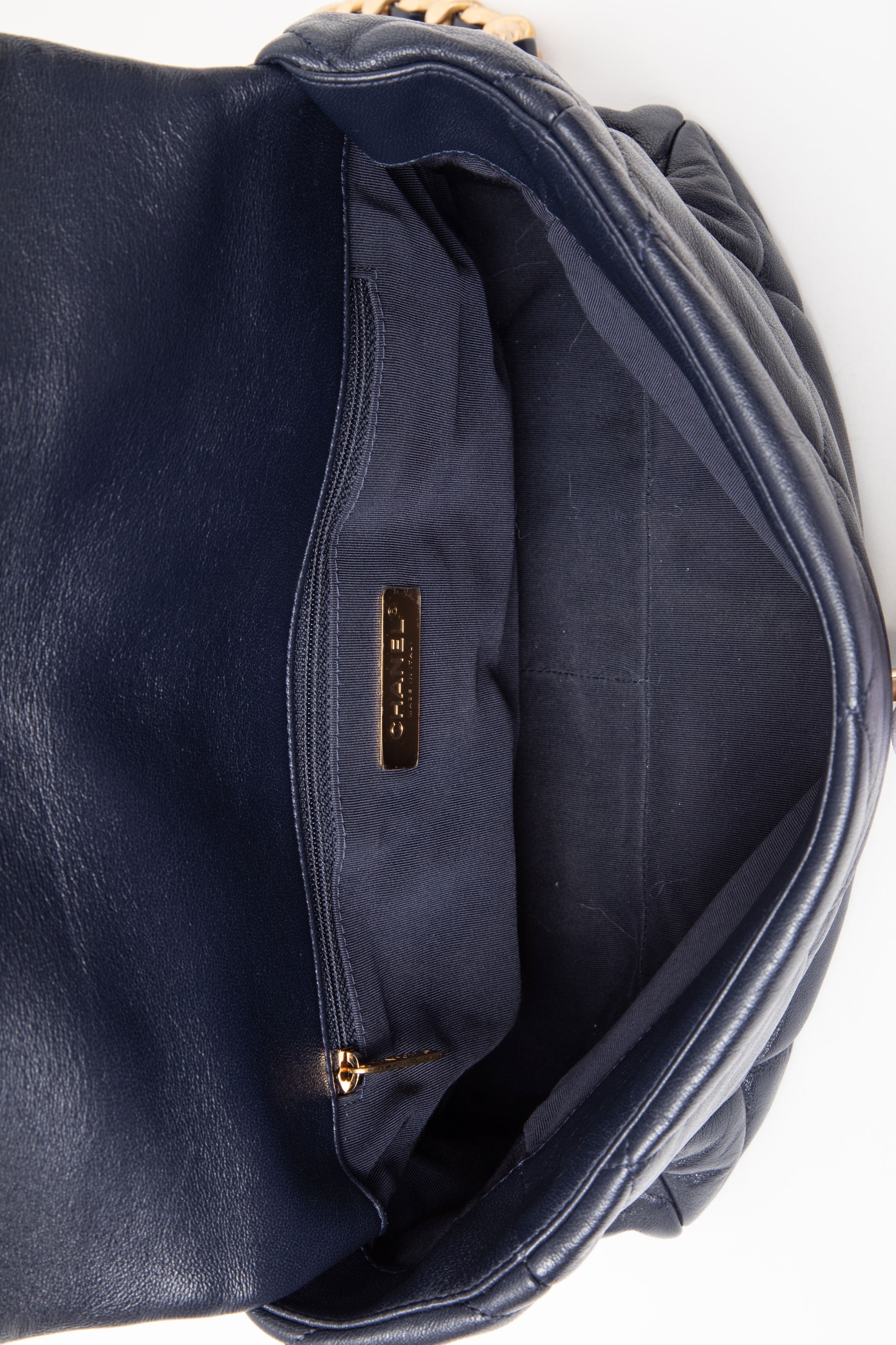 Pre-Owned CHANEL 2020 Navy Lambskin Medium 19 Hand Bag