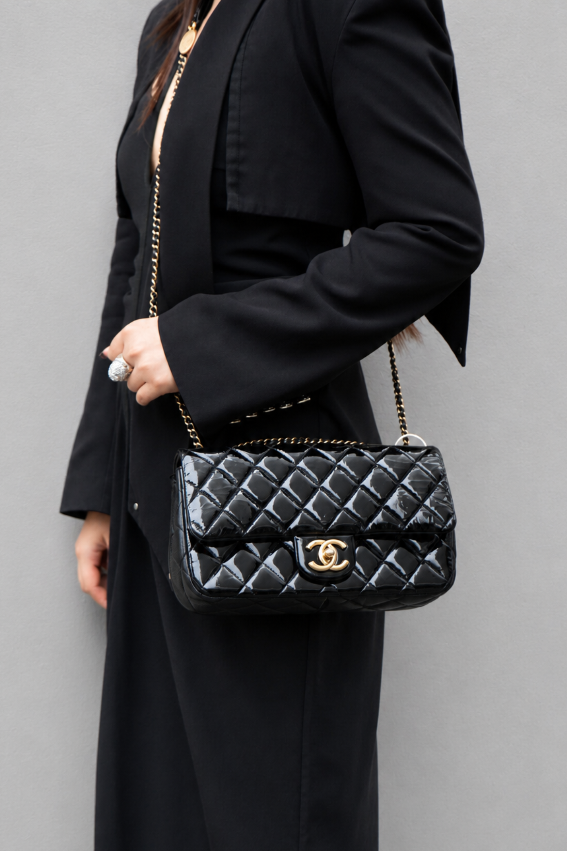Pre-Owned Chanel 2015-2016 Patent/Calfskin Flap Bag Black