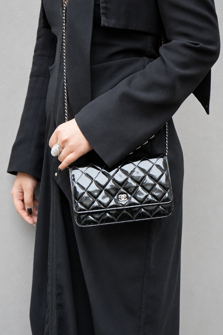 Pre-Owned CHANEL 2011 Black Patent Classic Wallet On Chain