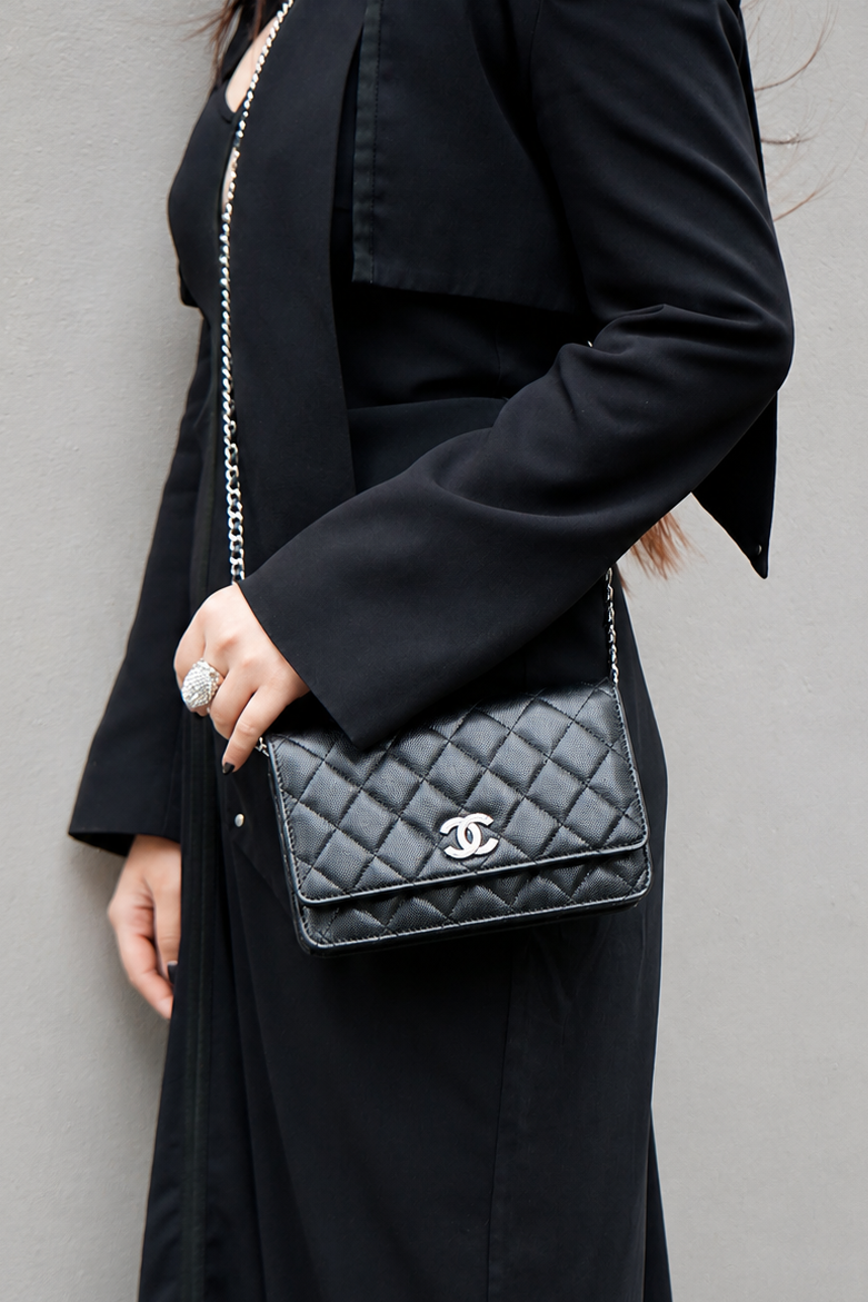 Pre-Owned Chanel 25C Black Caviar Wallet On Chain