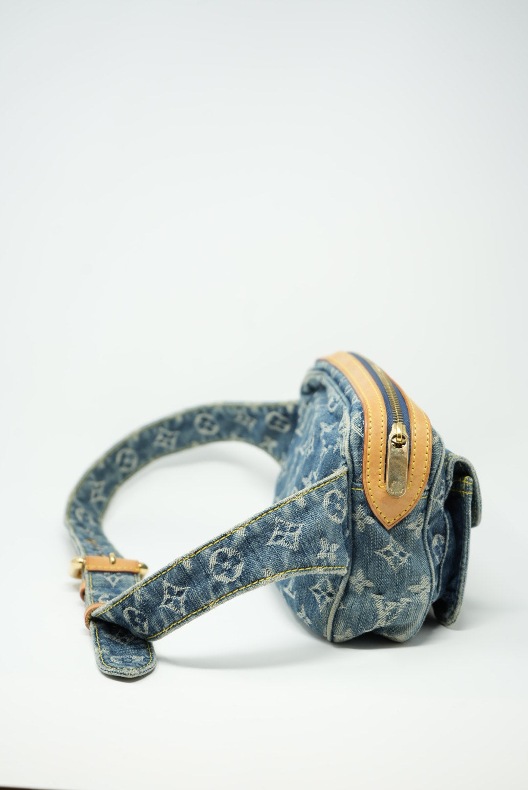 LOUIS VUITTON 2007 BUM BAG Shoulder Bag