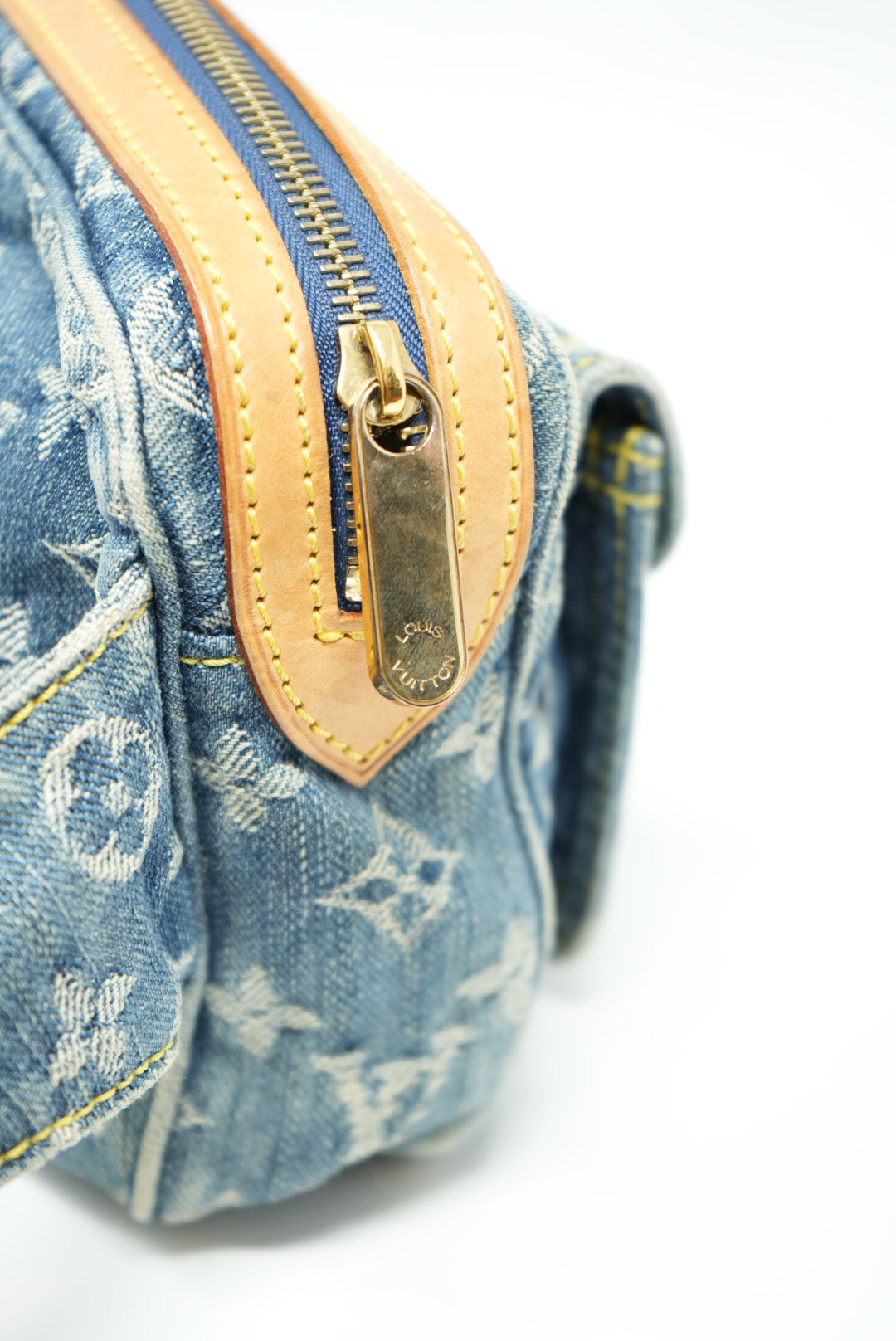 LOUIS VUITTON 2007 BUM BAG Shoulder Bag