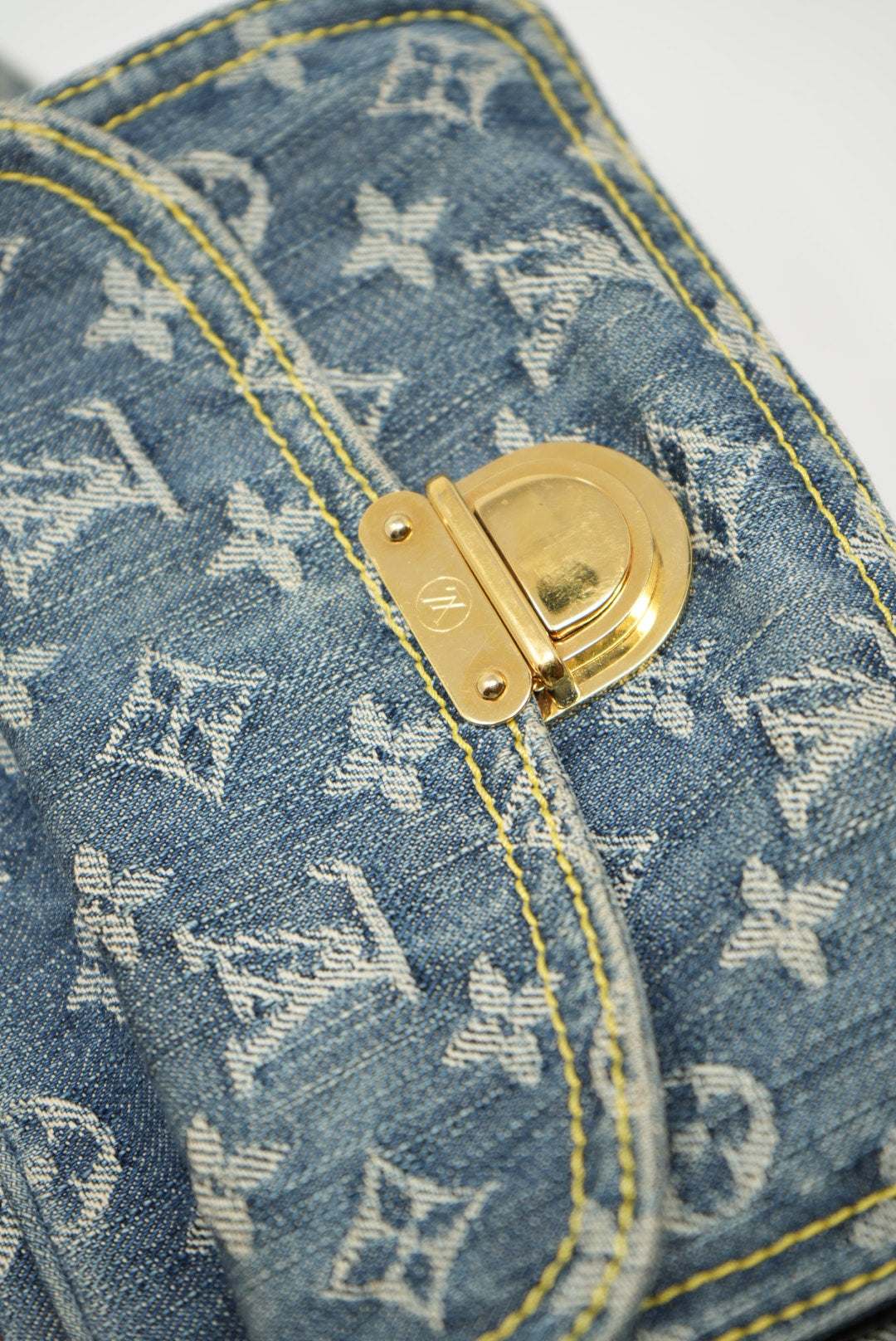 LOUIS VUITTON 2007 BUM BAG Shoulder Bag