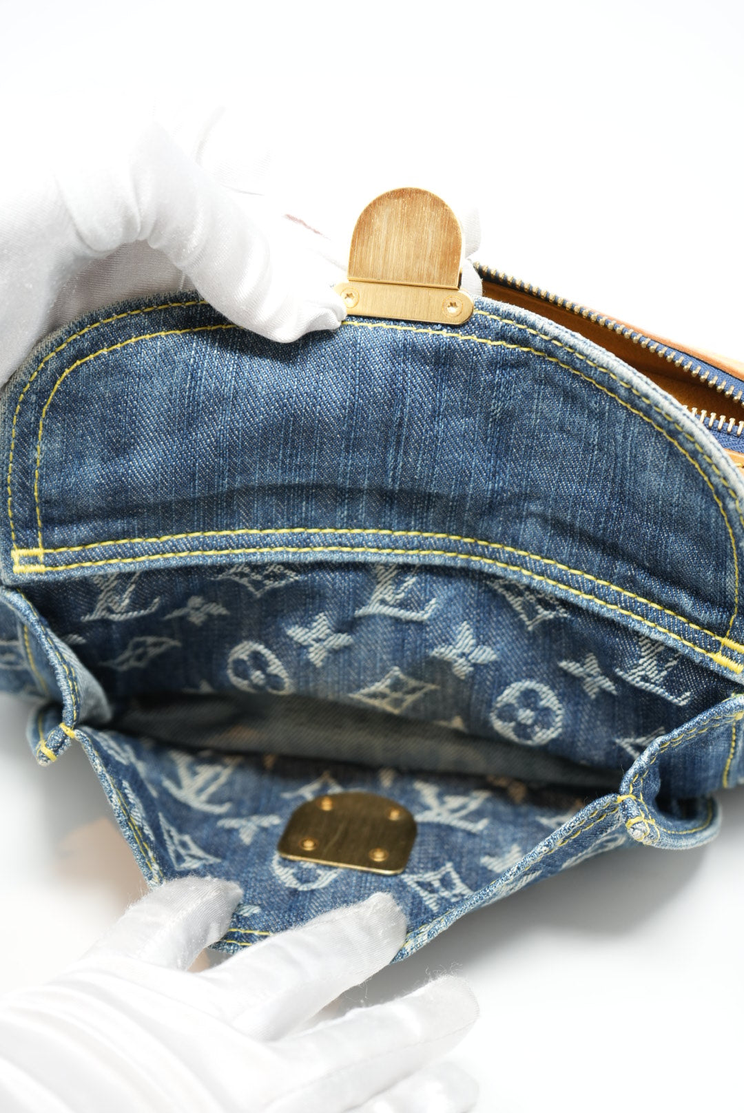 LOUIS VUITTON 2007 BUM BAG Shoulder Bag