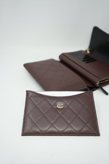 Pre-Owned Chanel 2024 Caviar Classic Clutch with Chain NWT