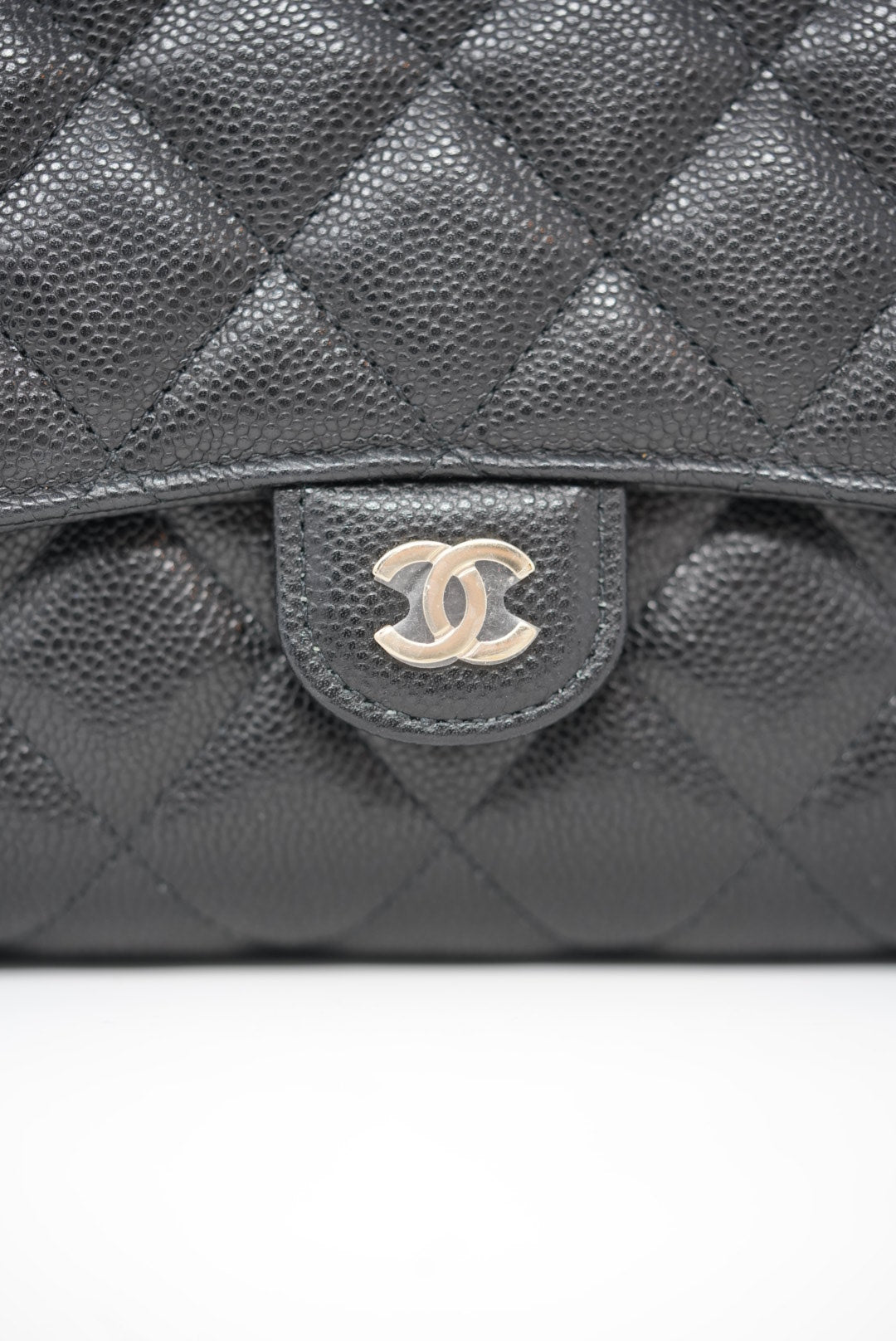 Pre-Owned Chanel 2024 Caviar Classic Clutch with Chain NWT
