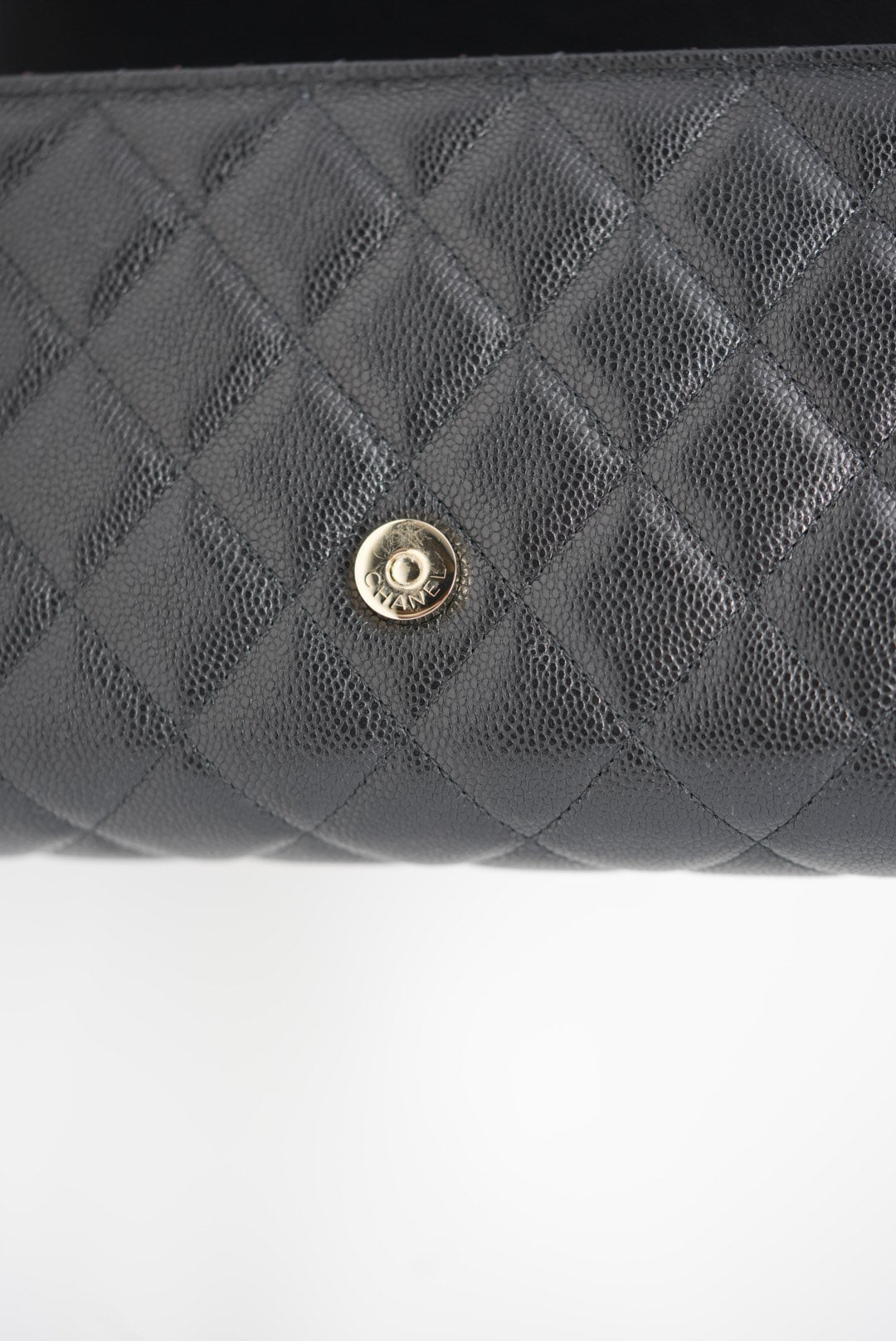 Pre-Owned Chanel 2024 Caviar Classic Clutch with Chain NWT