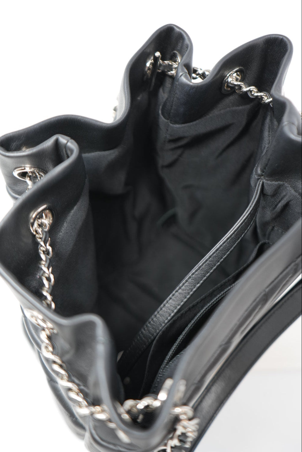 Pre-owned Chanel Black Calfskin Chevron Urban Spirit Bucket Bag
