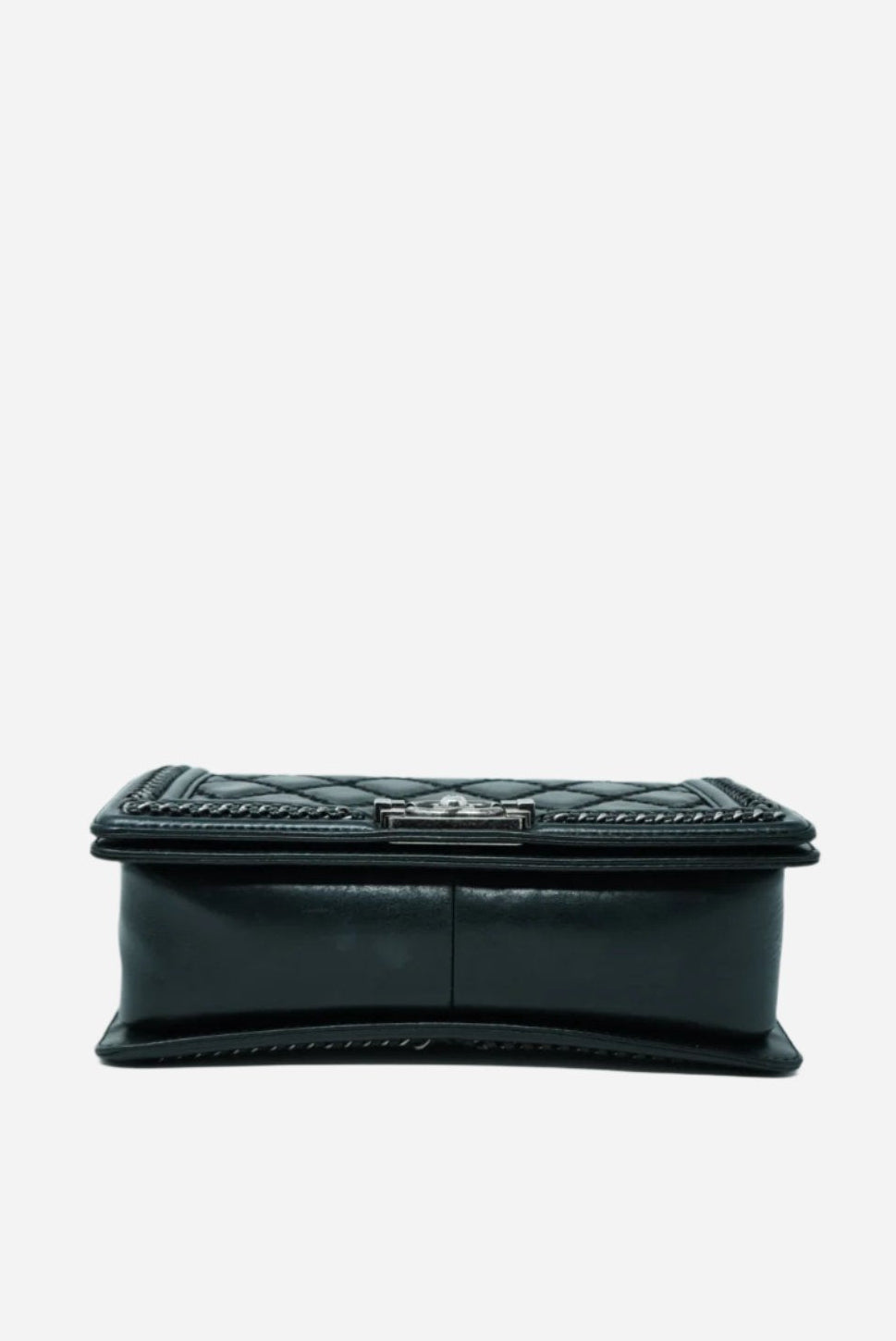 Pre-Owned Chanel Black Medium Boy Flap Bag with Handle
