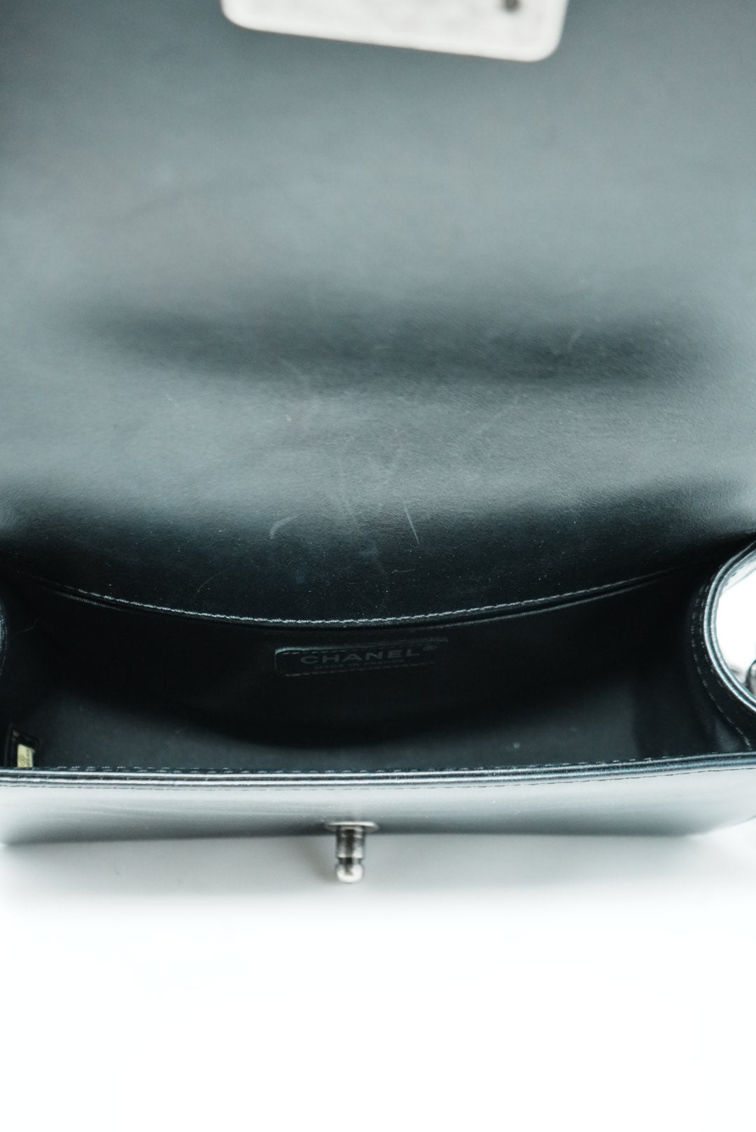 Pre-Owned Chanel Medium Boy Flap Bag with Handle