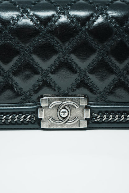 Pre-Owned Chanel Medium Boy Flap Bag with Handle