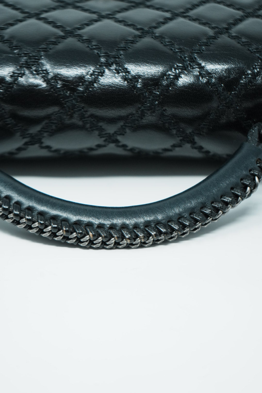 Pre-Owned Chanel Black Medium Boy Flap Bag with Handle