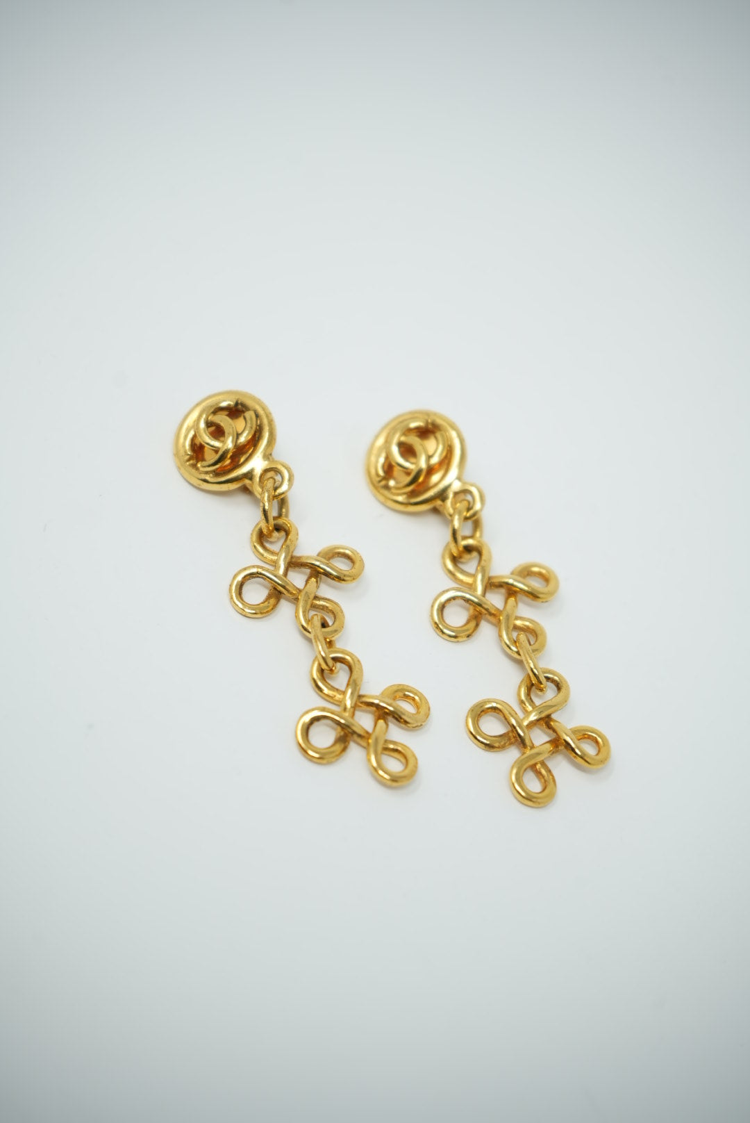 Pre-Owned CHANEL 1993 Dangle Earrings Gold Clip-On-93P