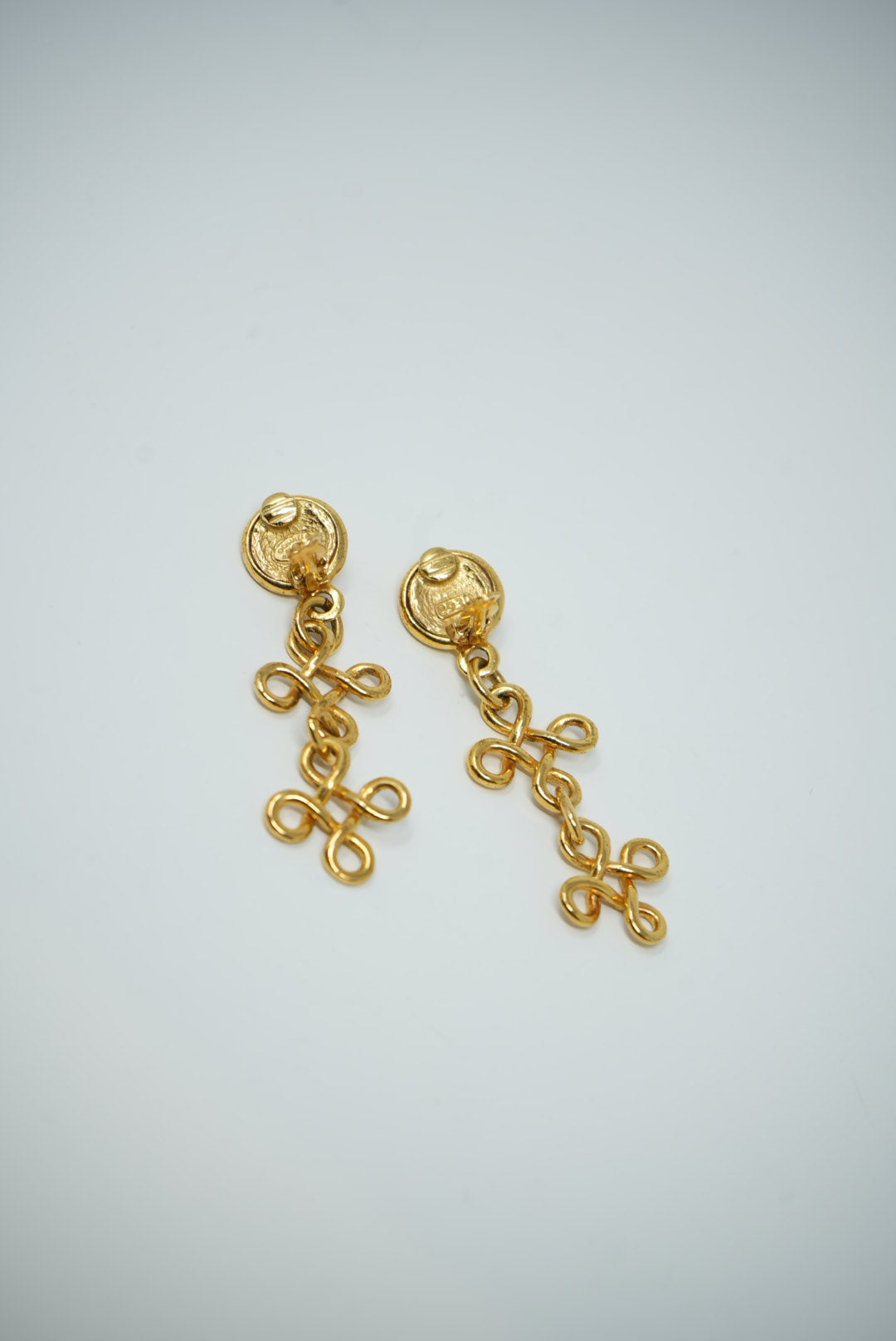 Pre-Owned CHANEL 1993 Dangle Earrings Gold Clip-On-93P