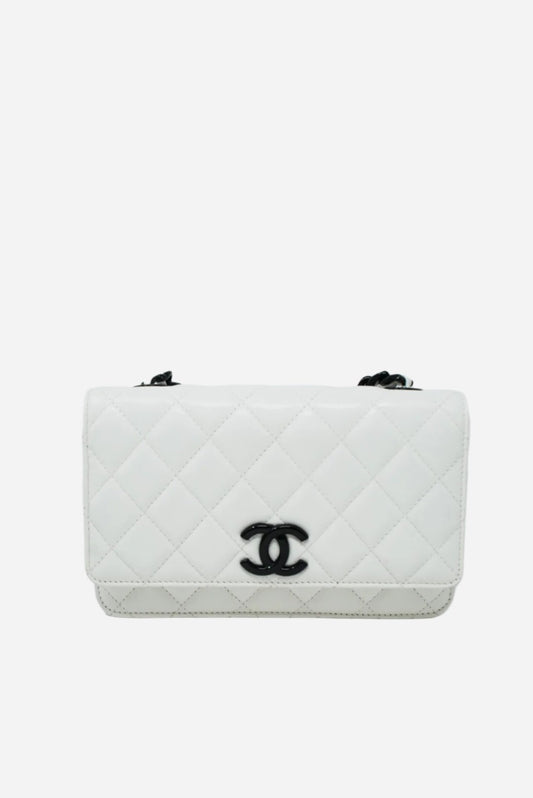 Pre-Owned Chanel Caviar Wallet on Chain White