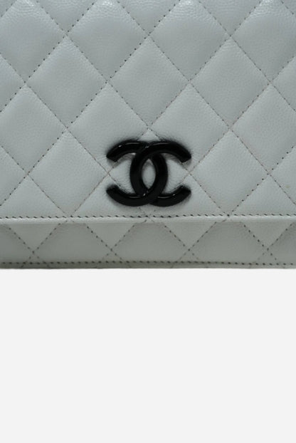 Pre-Owned Chanel Caviar Wallet on Chain White