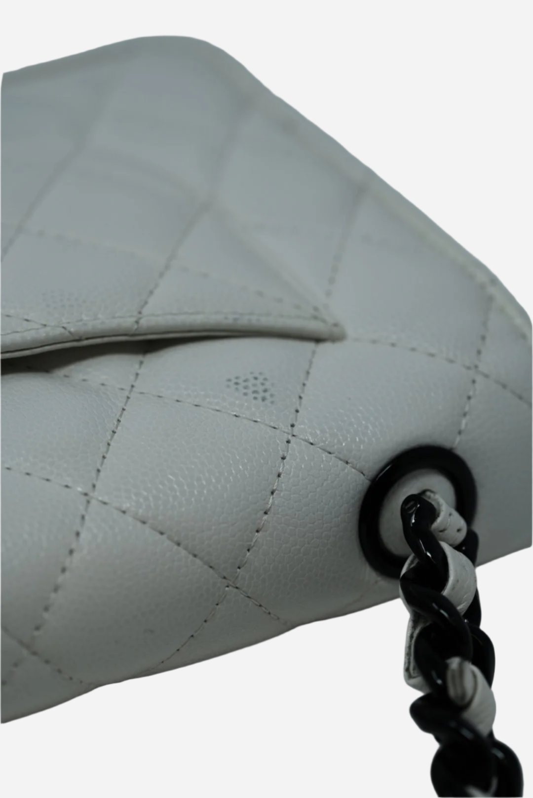 Pre-Owned Chanel Caviar Wallet on Chain White