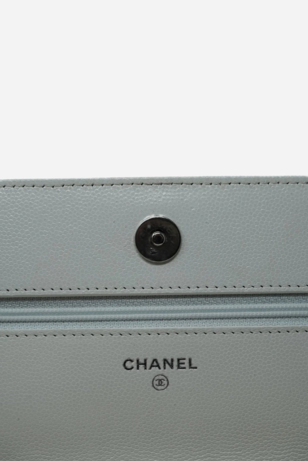 Pre-Owned Chanel Caviar Wallet on Chain White