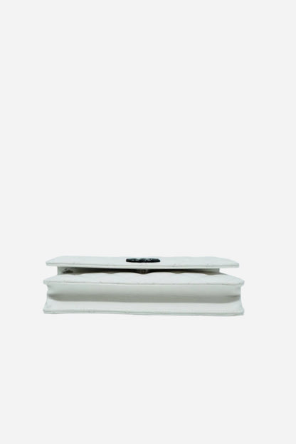 Pre-Owned Chanel Caviar Wallet on Chain White