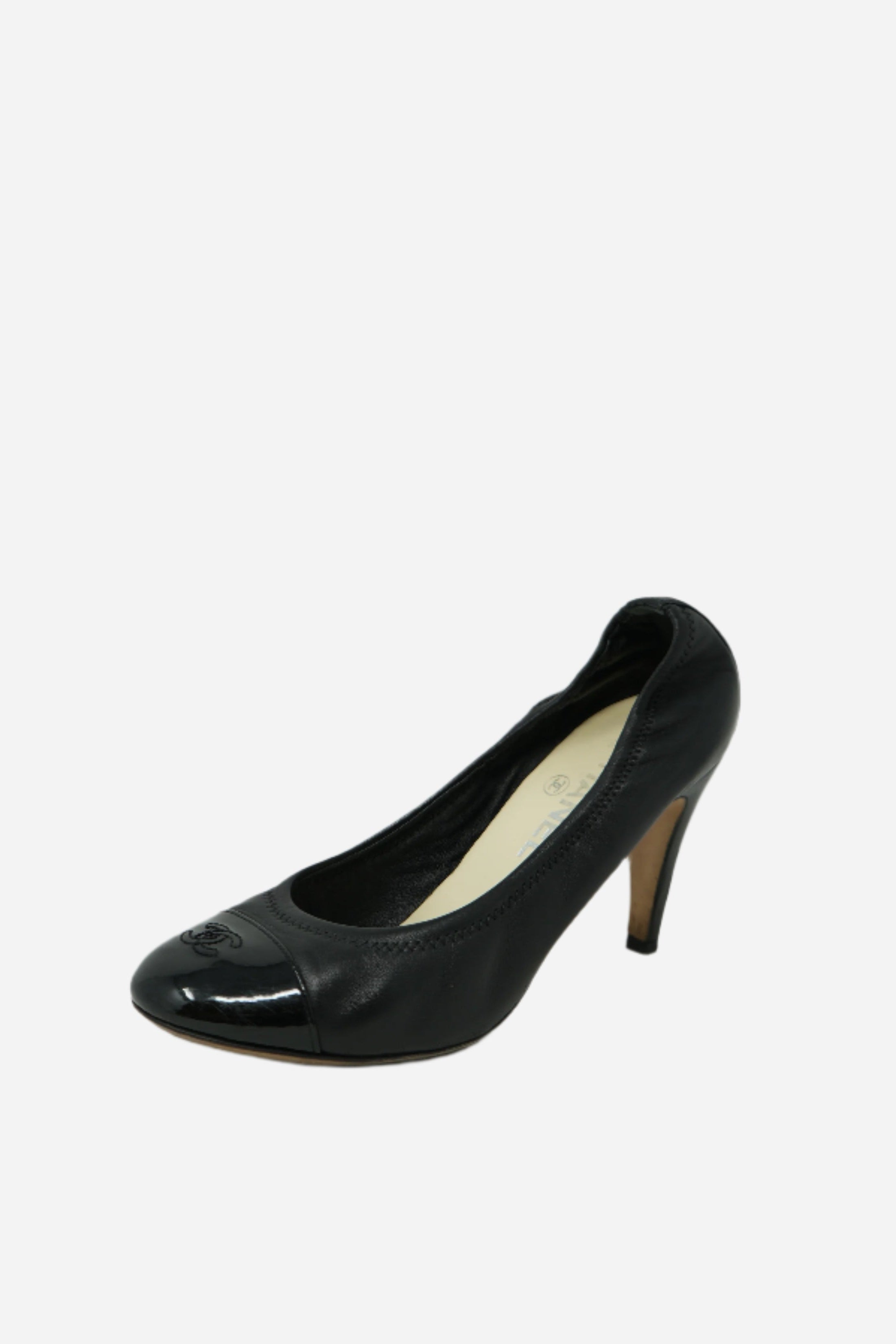 Pre-Owned Chanel Black Pumps Size 38.5