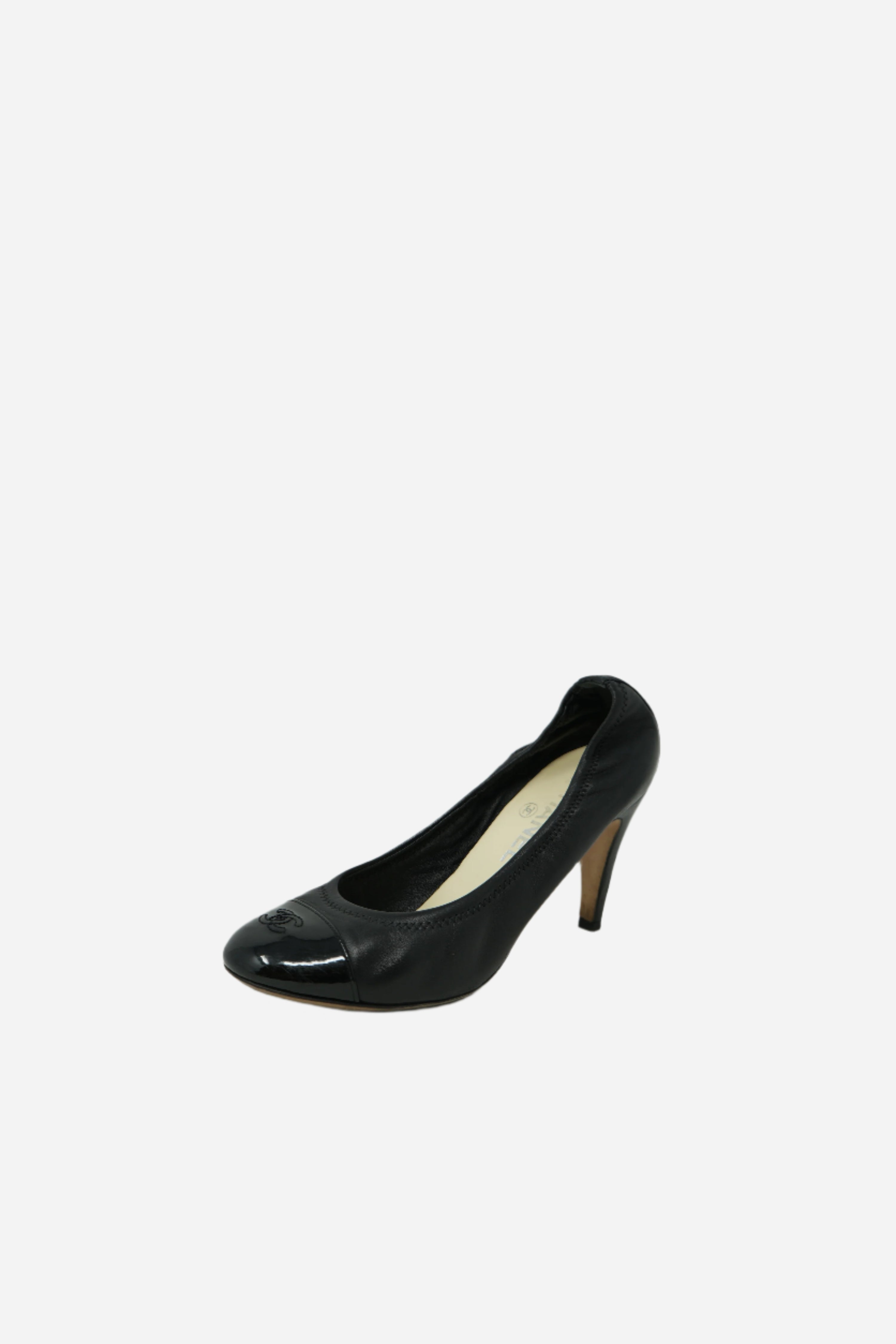 Pre-Owned Chanel Black Pumps