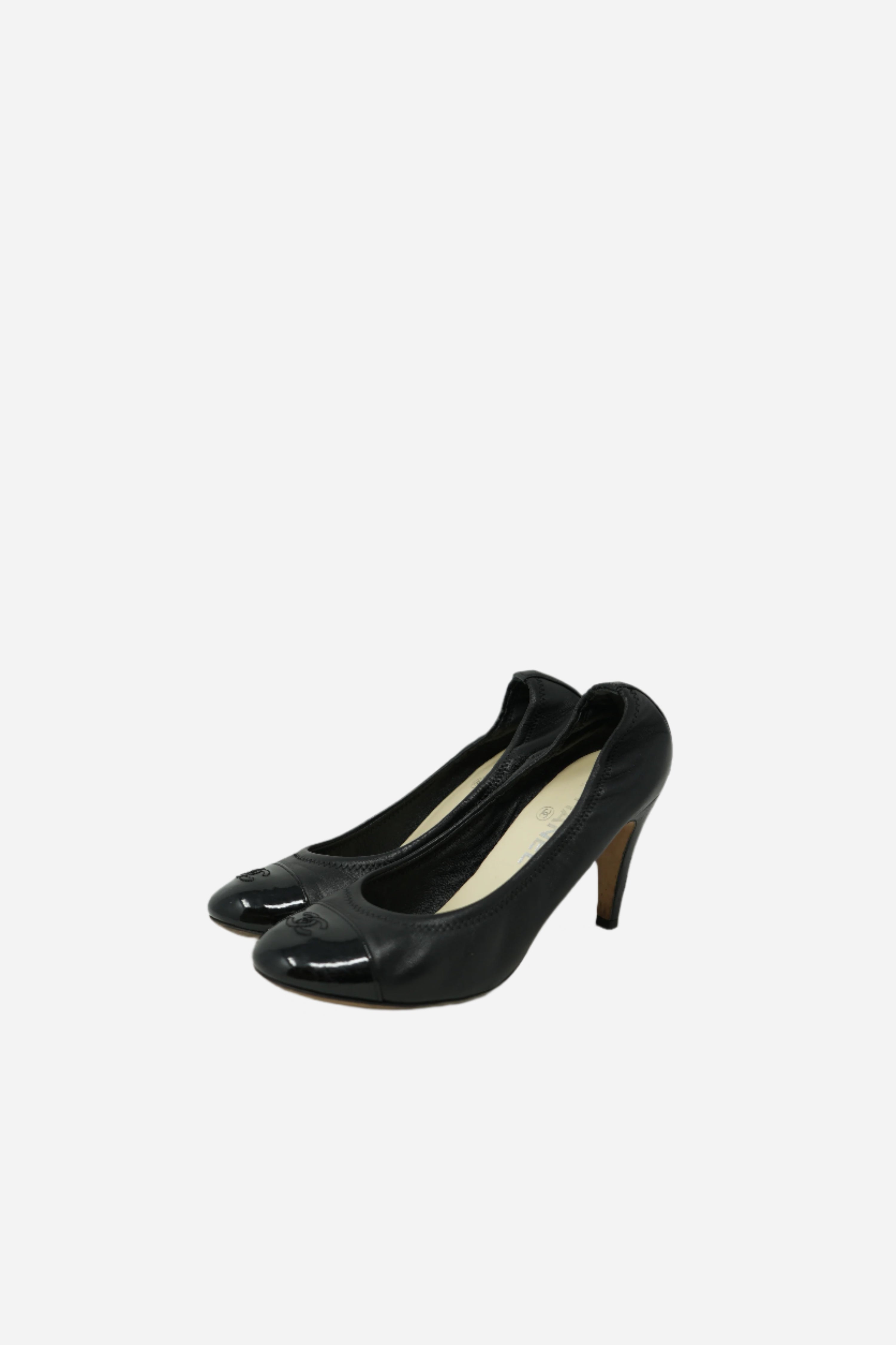 Pre-Owned Chanel Black Pumps