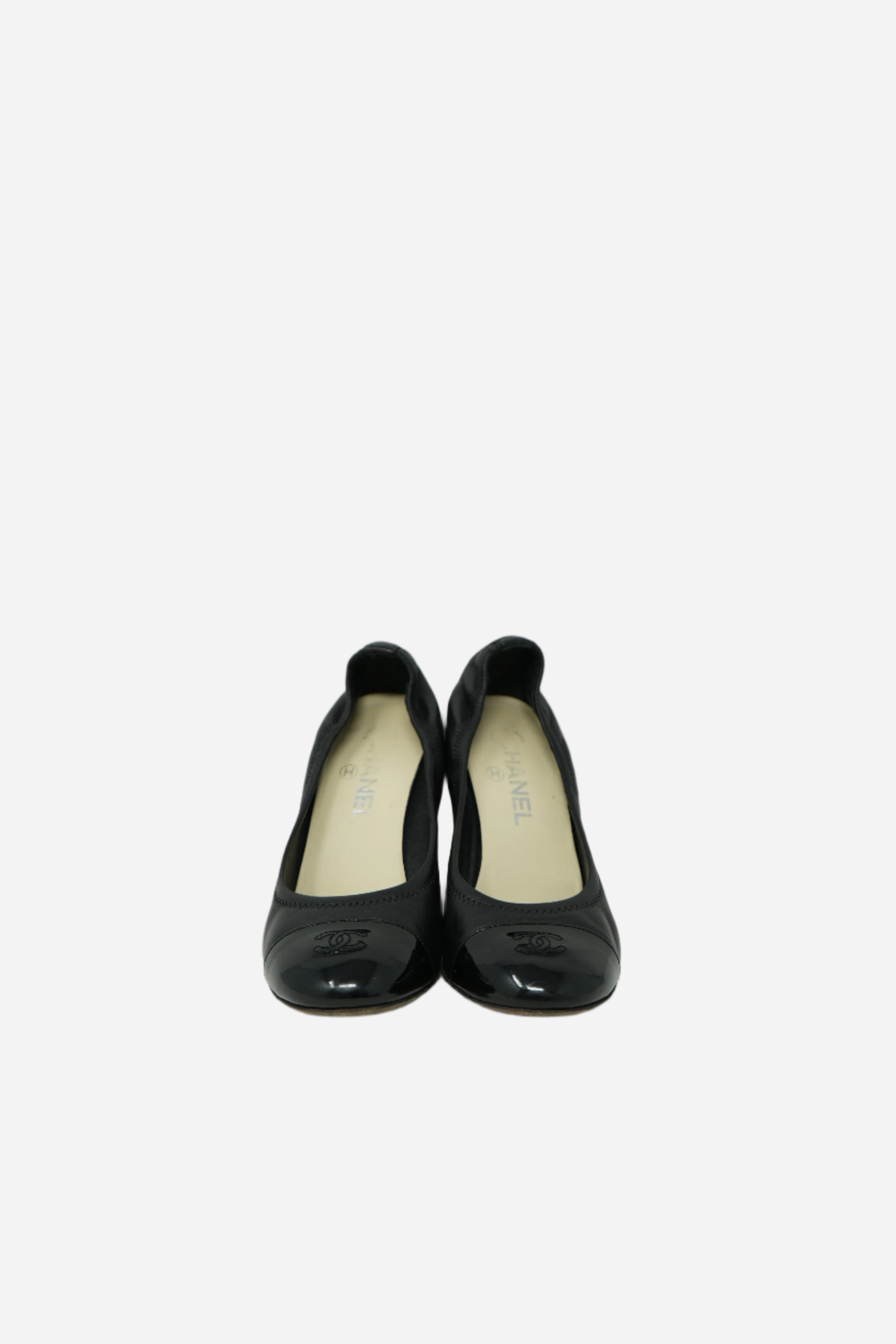 Pre-Owned Chanel Black Pumps