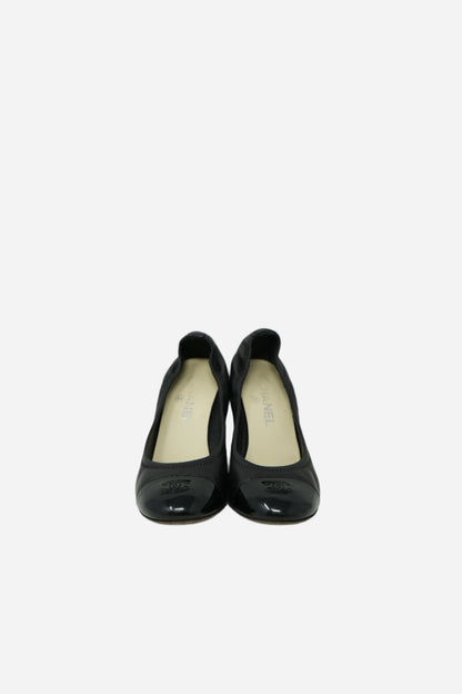 Pre-Owned Chanel Black Pumps