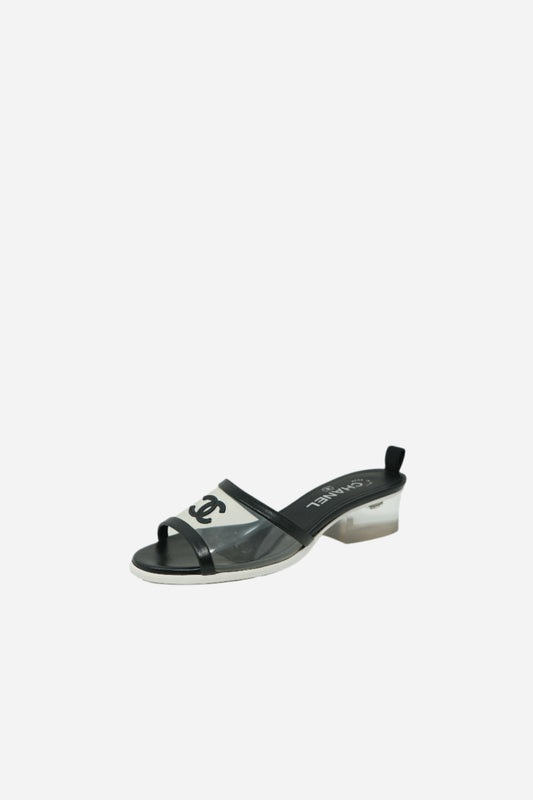 Pre-owned Chanel PVC/Leather Sandals
