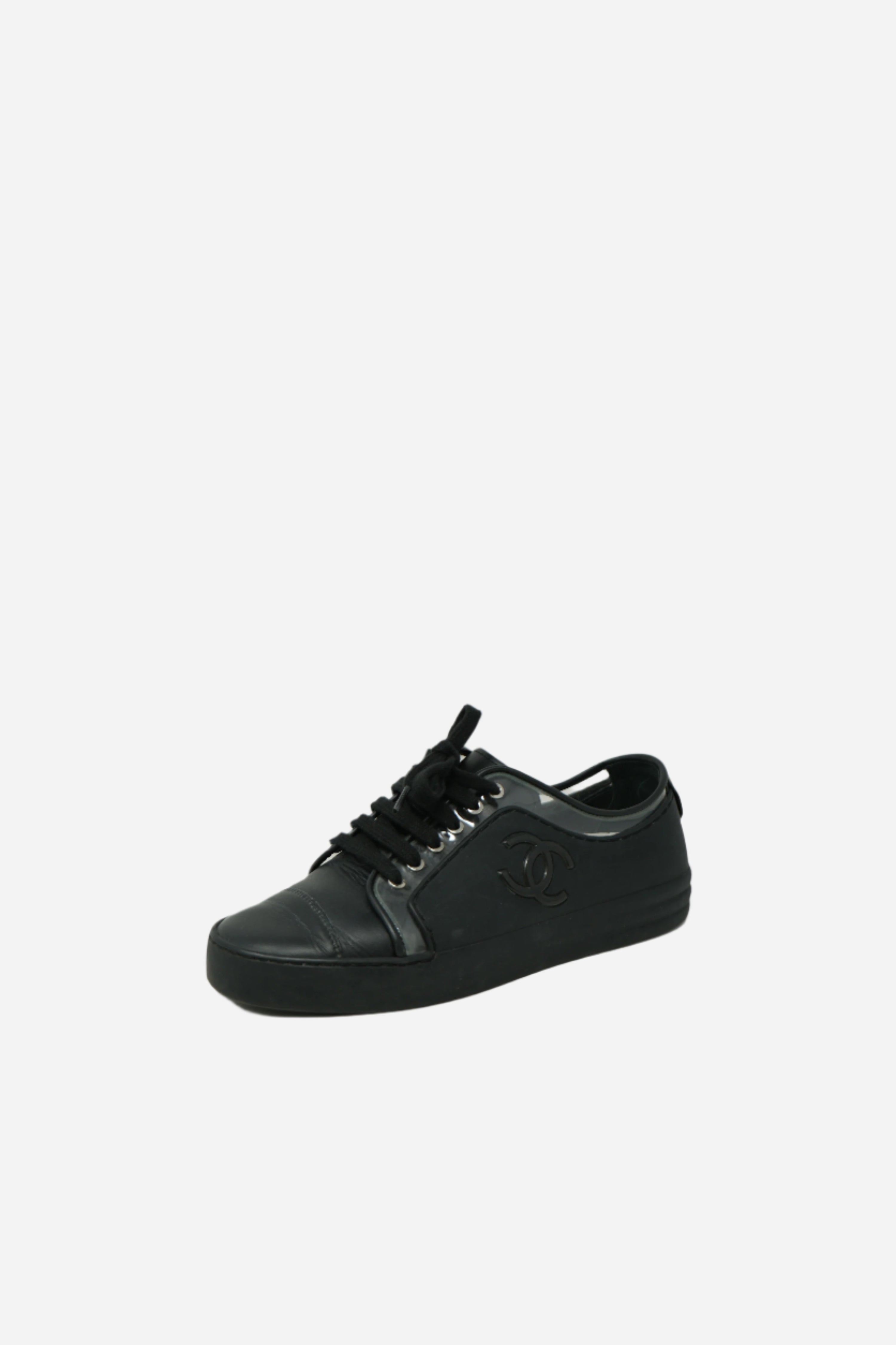 Pre-Owned Chanel Leather Sneakers