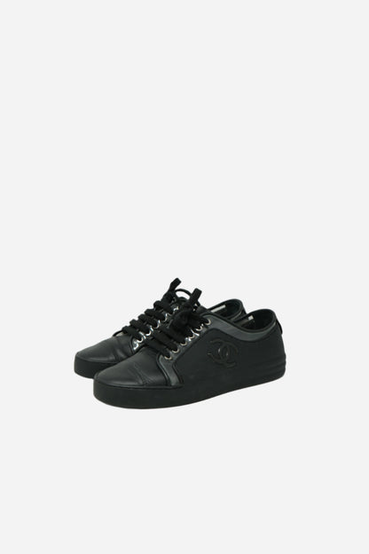 Pre-Owned Chanel Leather Sneakers