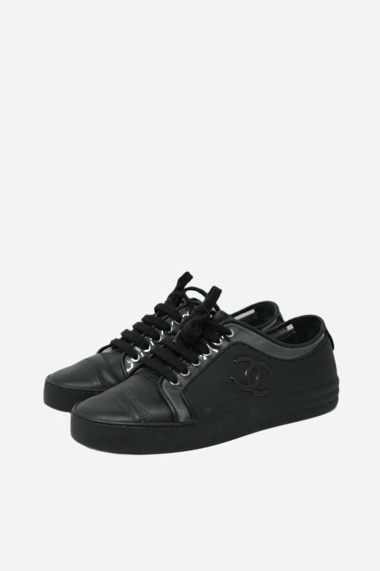 Pre-Owned Chanel Black Leather Sneakers Size 36