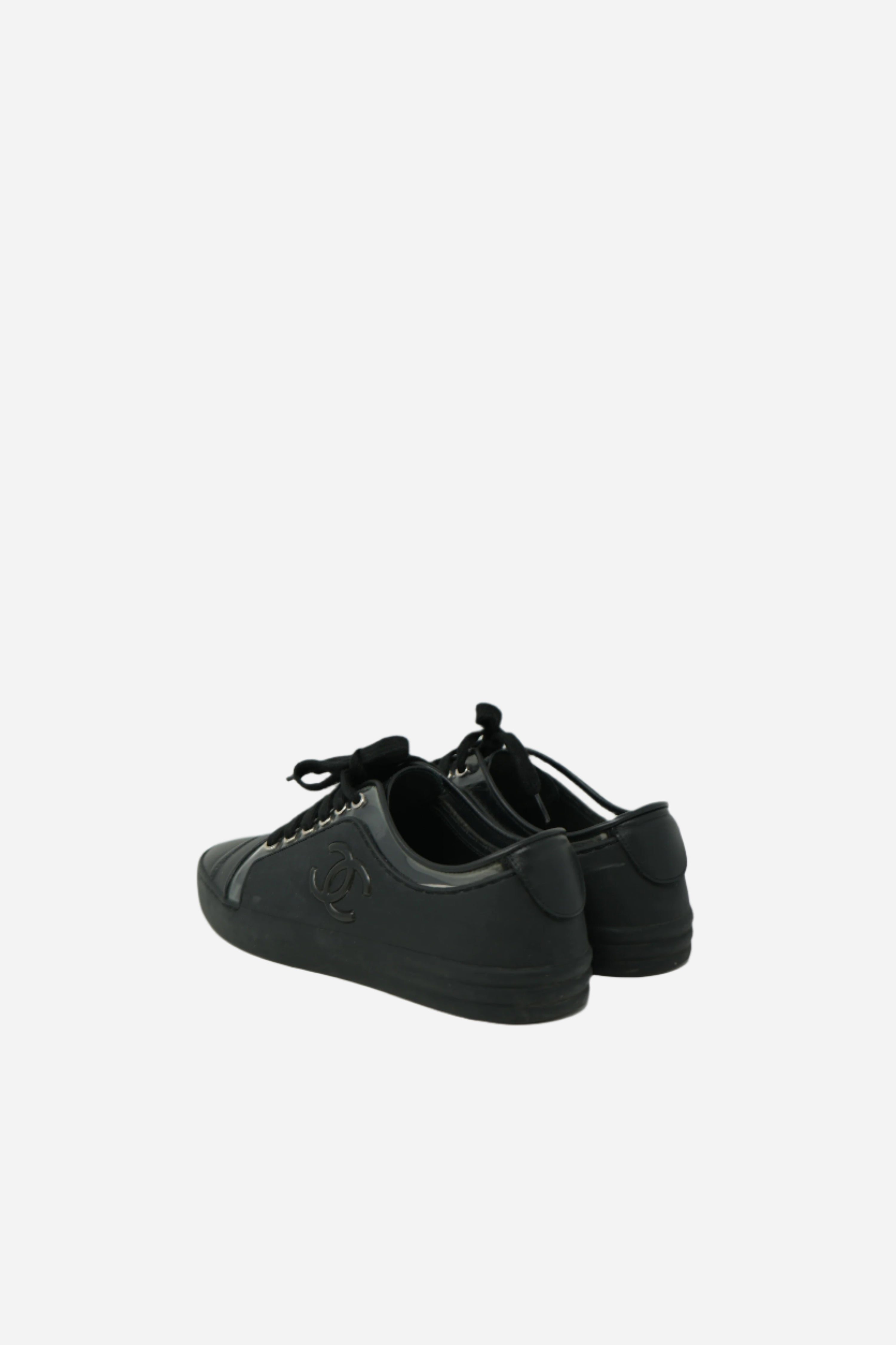 Pre-Owned Chanel Leather Sneakers