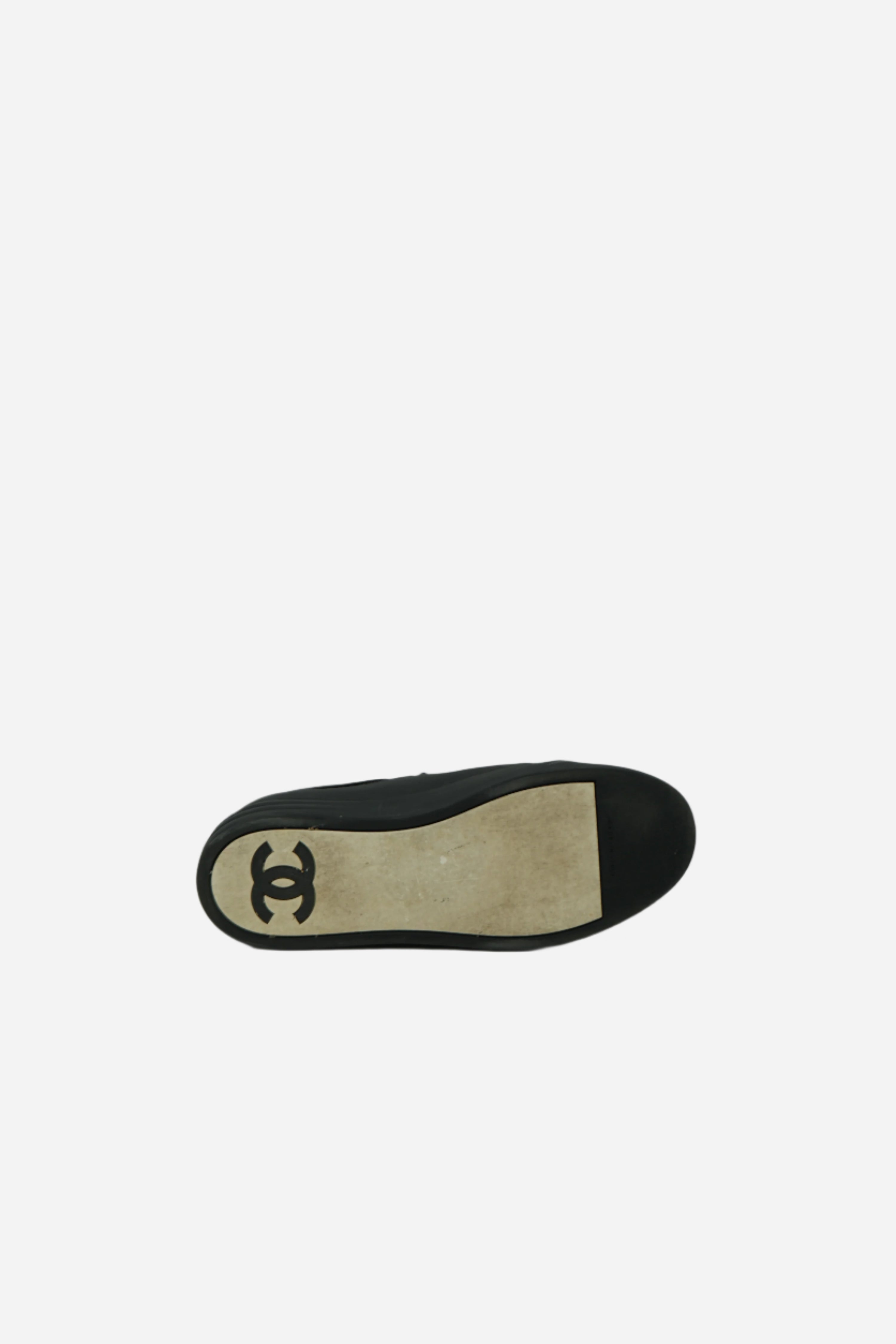 Pre-Owned Chanel Leather Sneakers