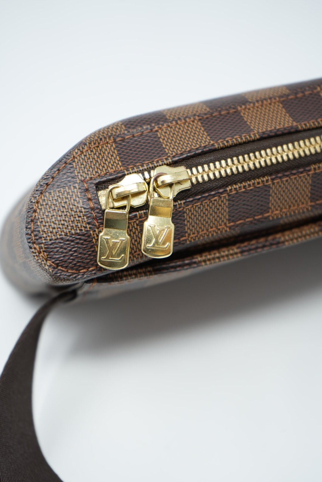 LOUIS VUITTON Damier Crossbody Bag