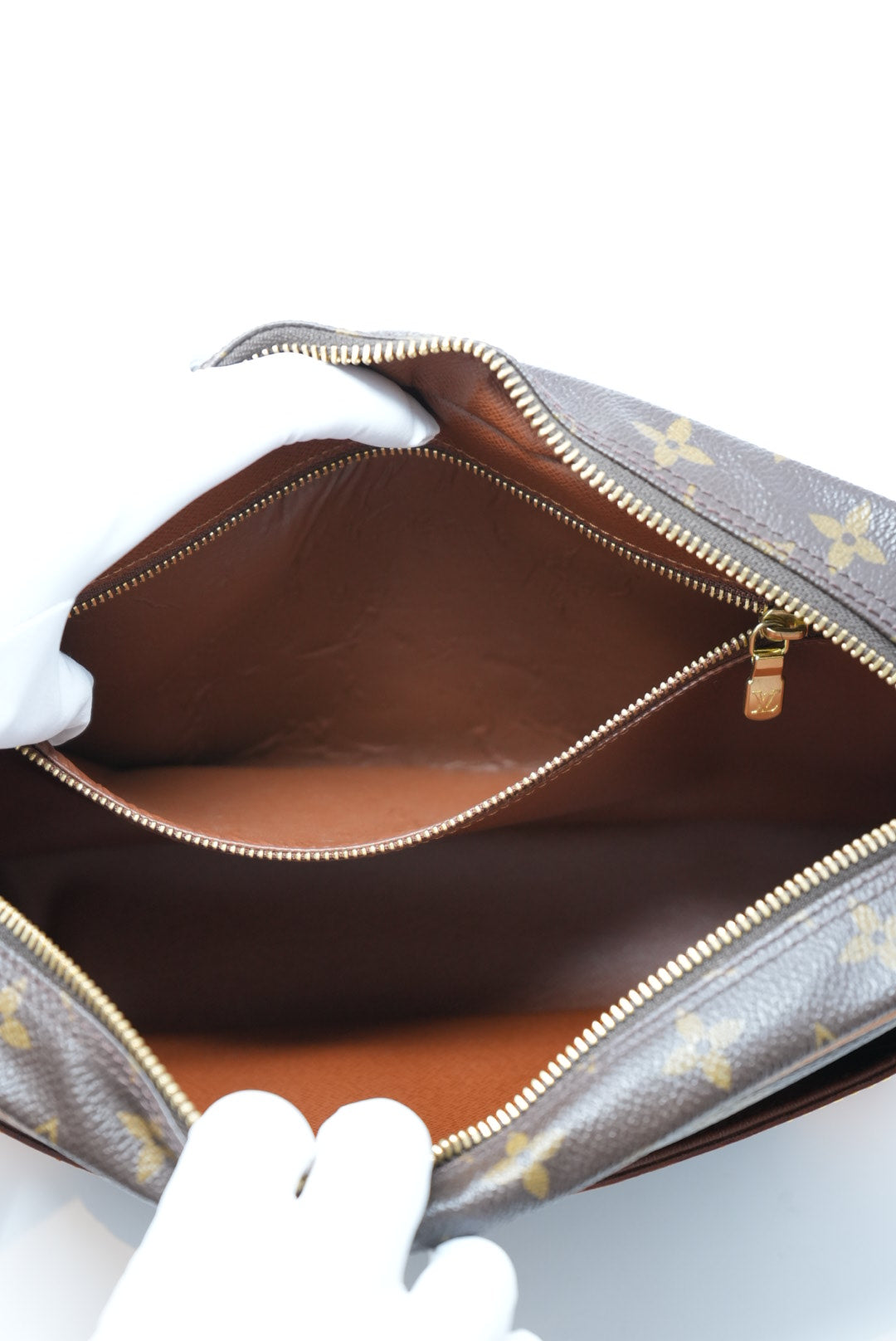 LOUIS VUITTON Nile Shoulder Bag