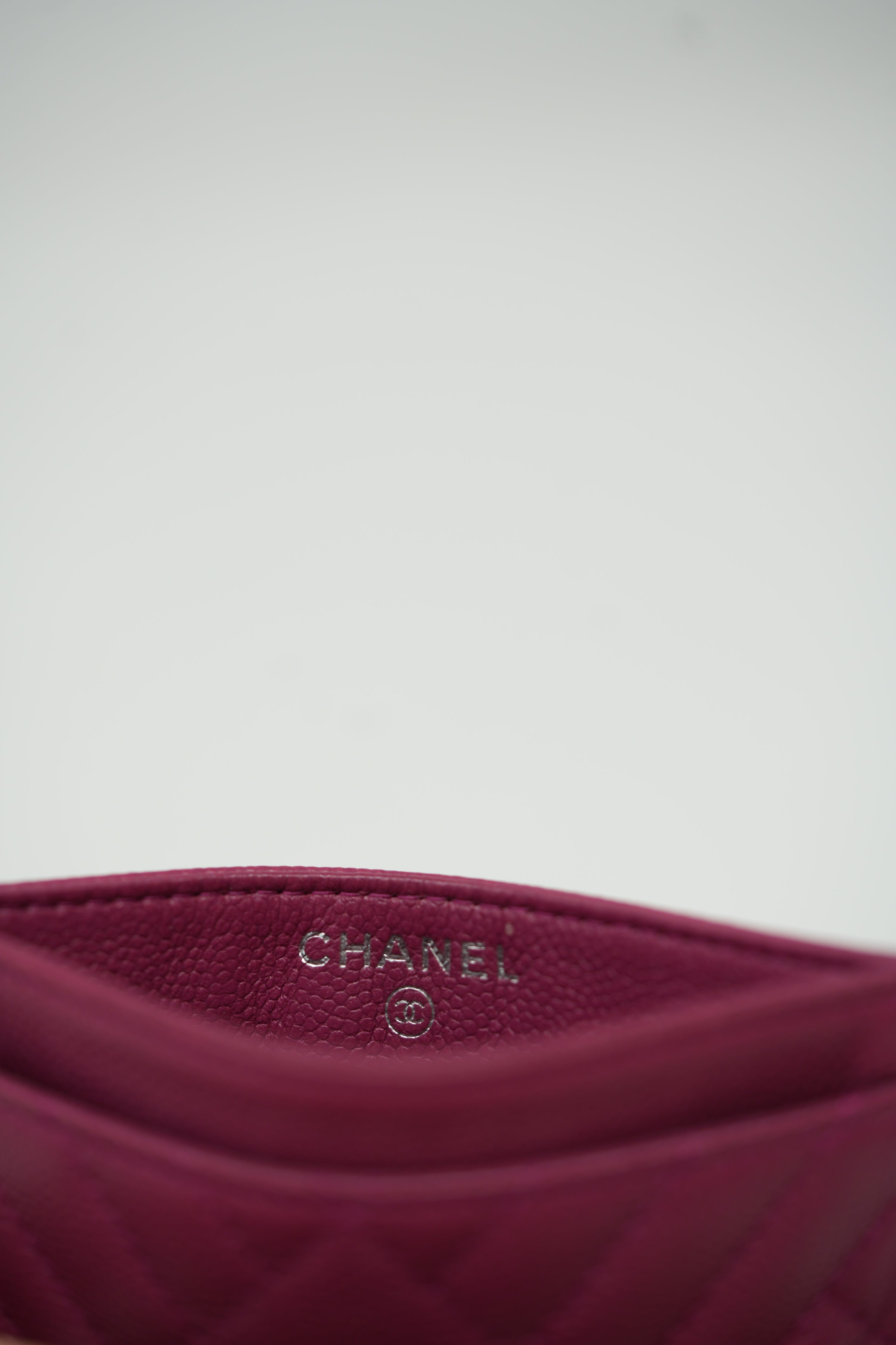 Pre-Owned Chanel Fuchsia Caviar Card Holder