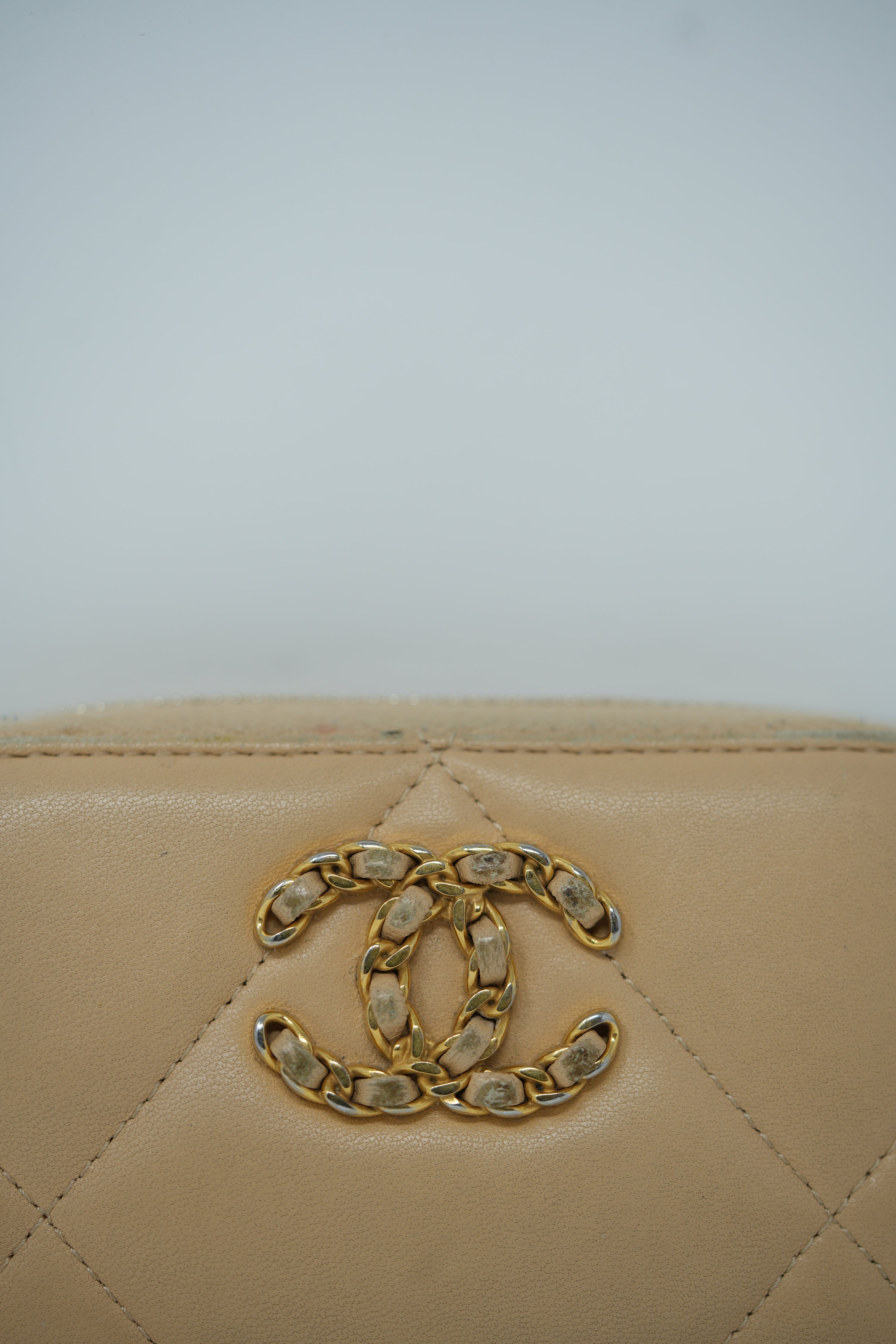 Pre-Owned Chanel Lambskin 19 Card Holder